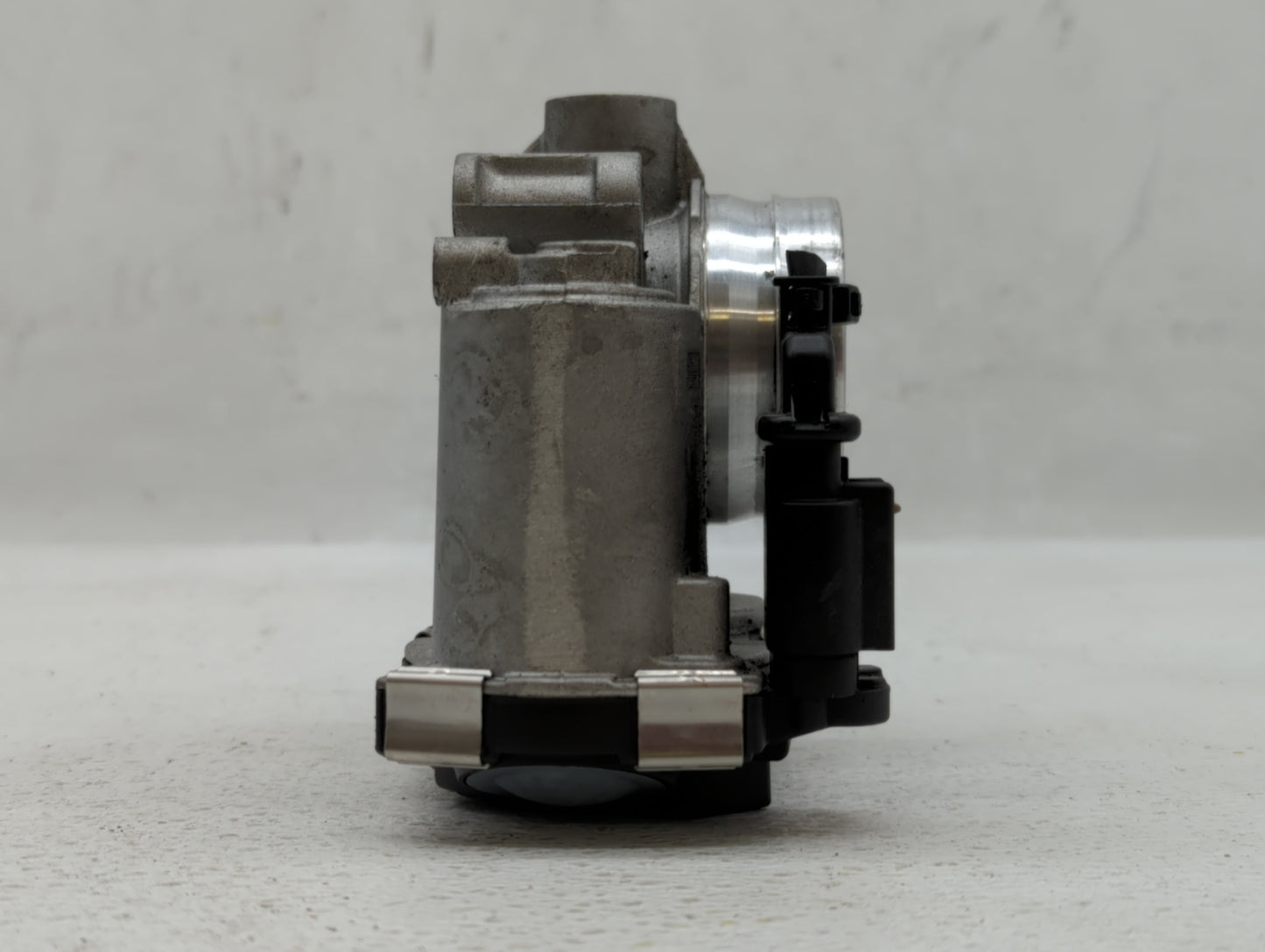 2017-2019 Ford Escape Throttle Body P/N:12671379AA Fits Fits 2014 2015 2016 2017 2018 2019 2020 OEM Used Auto Parts - Oemuse