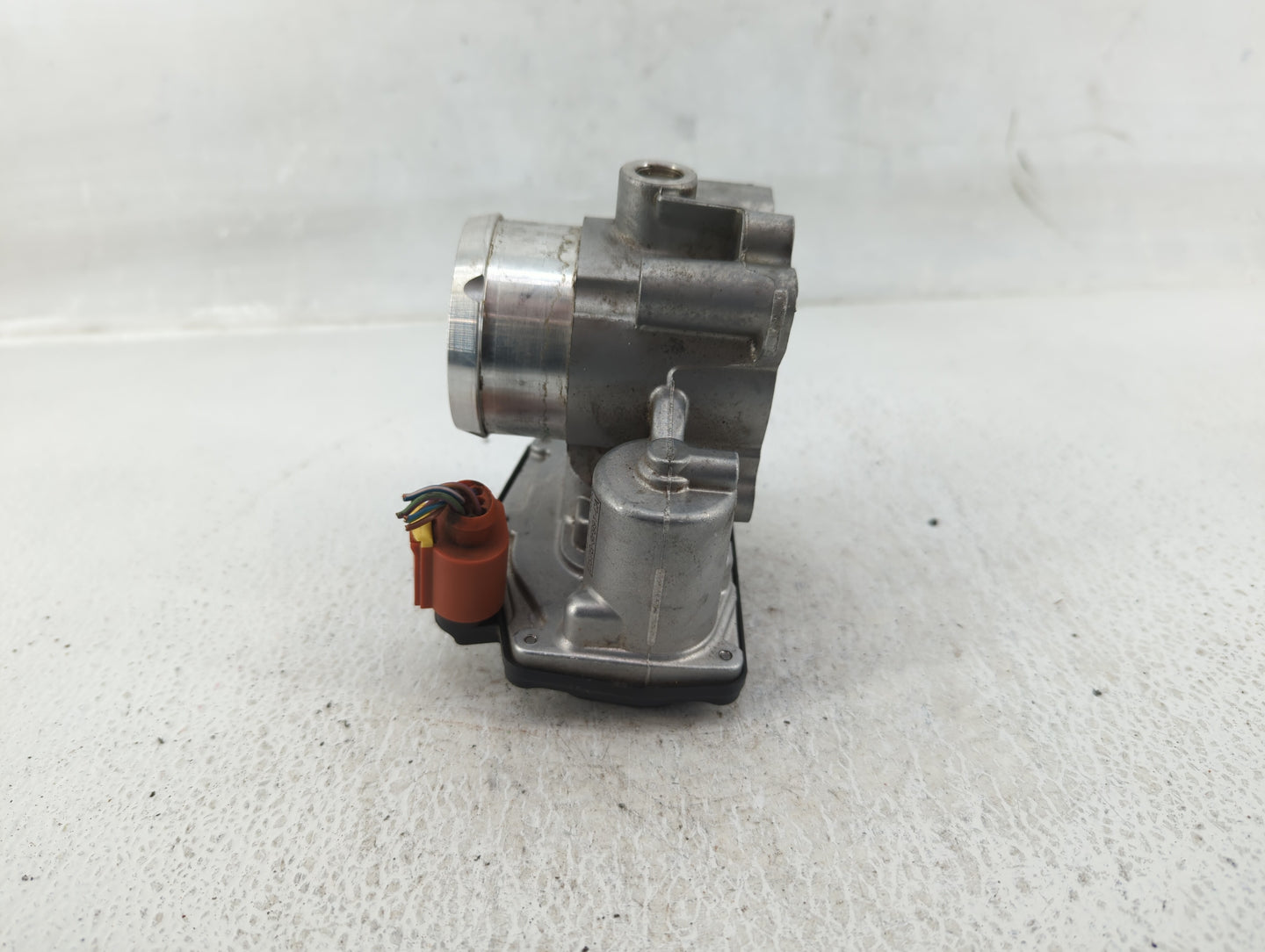2017-2019 Ford Escape Throttle Body P/N:DS7G-9F991-CA B18 044 4353 Fits Fits 2014 2015 2016 2017 2018 2019 2020 OEM Used Aut