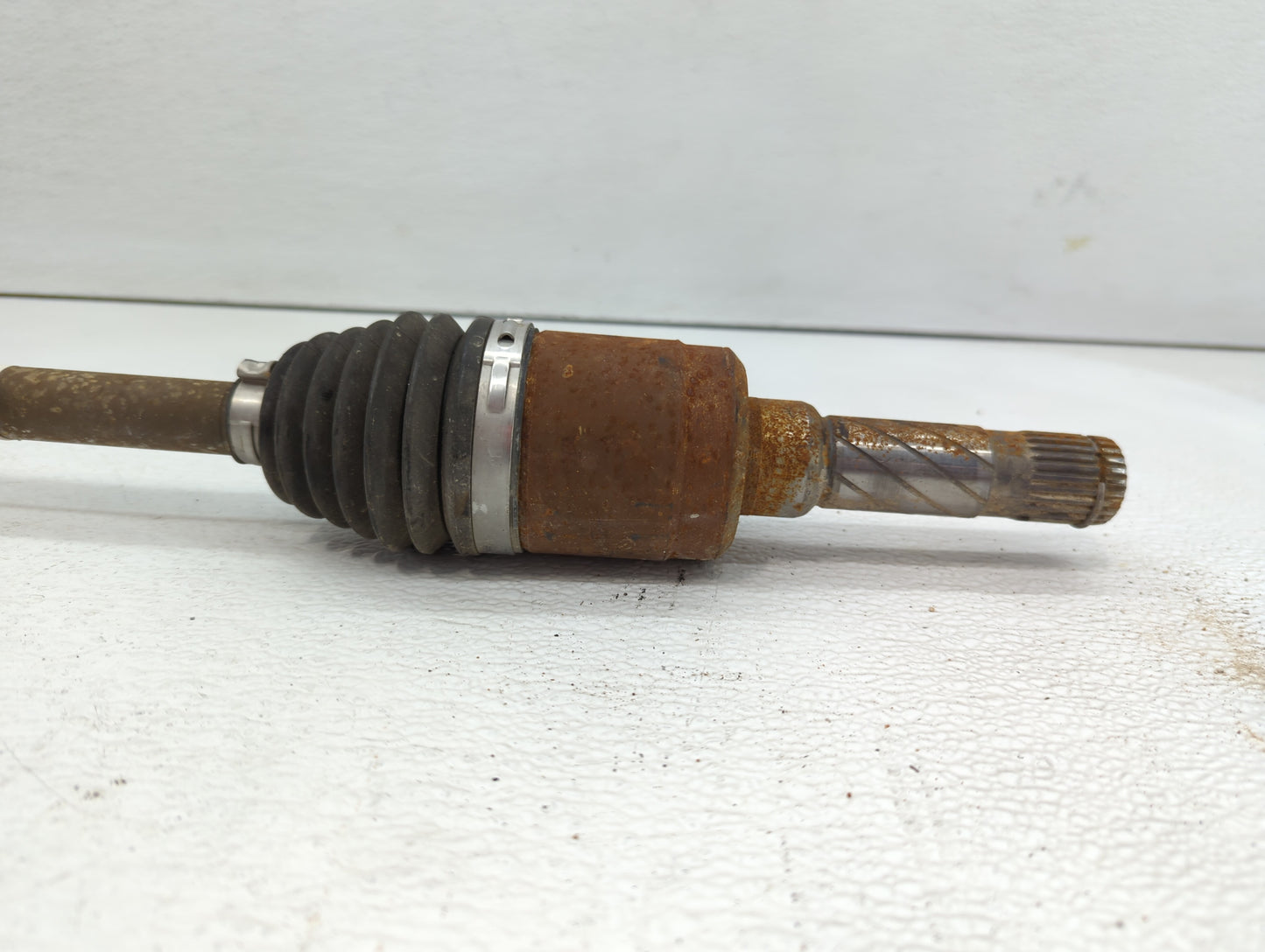 2016-2019 Ford Escape Axle Shaft Front Driver Cv C/v - Oemusedautoparts1.com