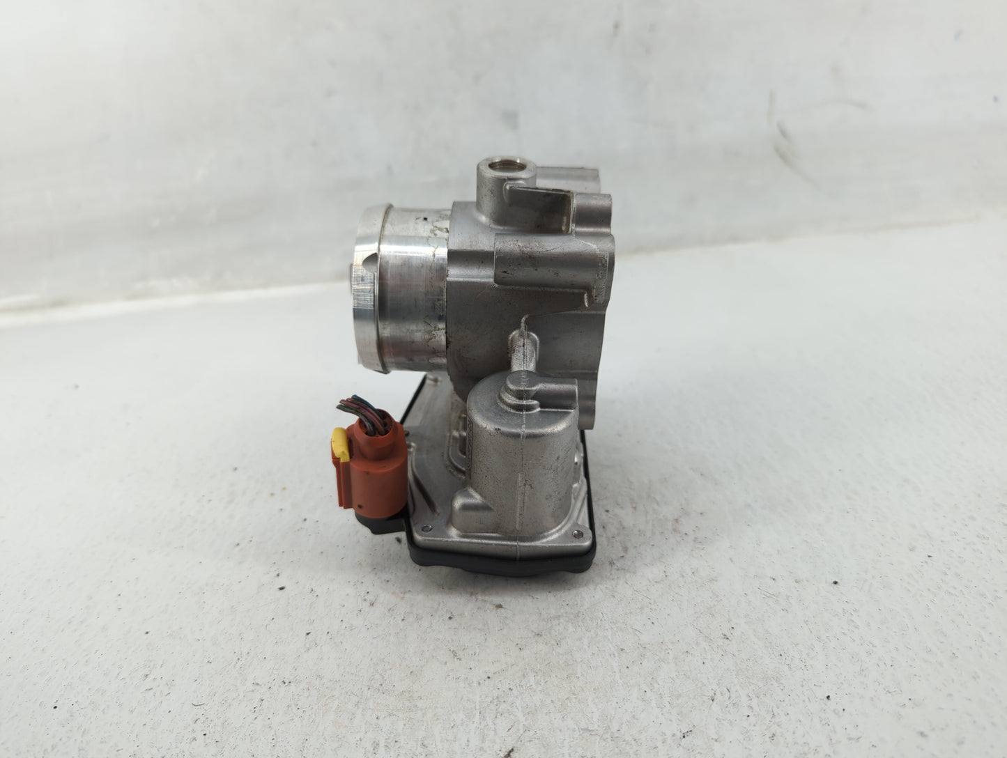 2017-2019 Ford Escape Throttle Body P/N:DS7G-9F991-CA Fits Fits 2014 2015 2016 2017 2018 2019 2020 OEM Used Auto Parts - Oem