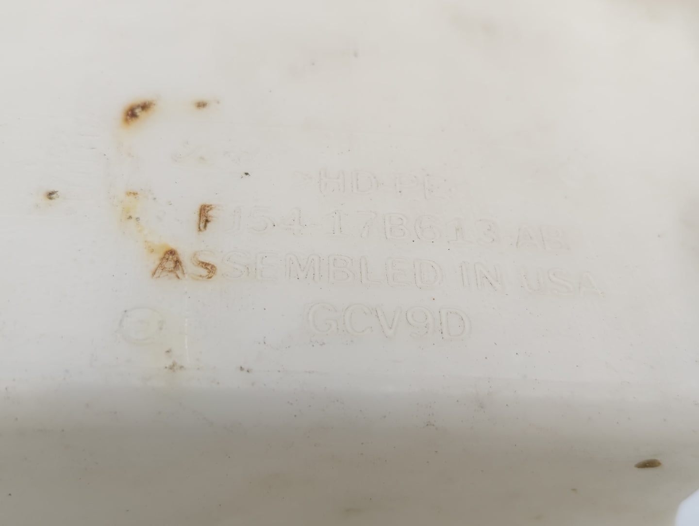 2015-2019 Ford Escape Windshield Washer Fluid Reservoir Bottle Oem - Oemusedautoparts1.com