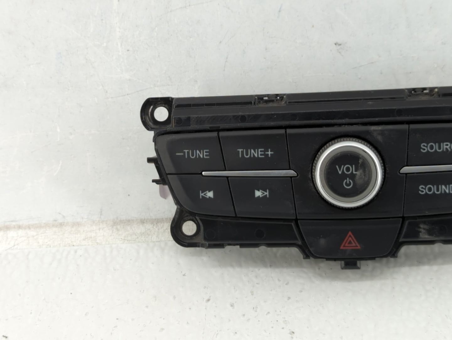 2017-2019 Ford Escape Am Fm Cd Player Radio Receiver - Oemusedautoparts1.com