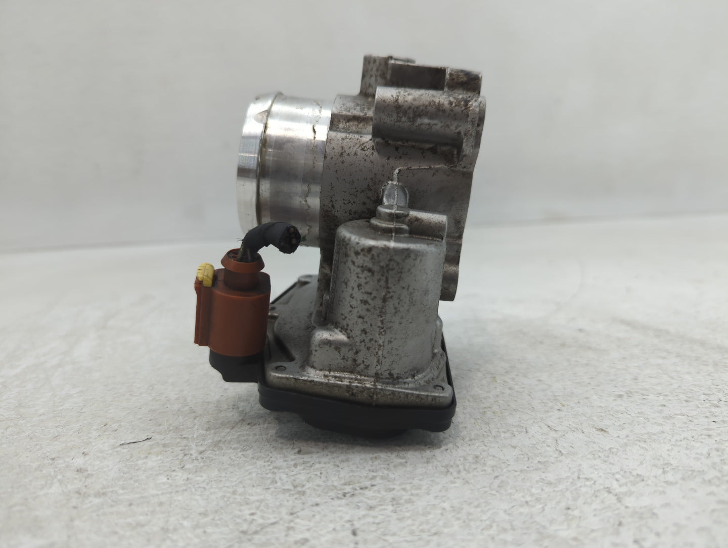 2017-2019 Ford Escape Throttle Body P/N:B18 135 6867 DS7G-9F991-CA Fits Fits 2014 2015 2016 2017 2018 2019 2020 OEM Used Aut