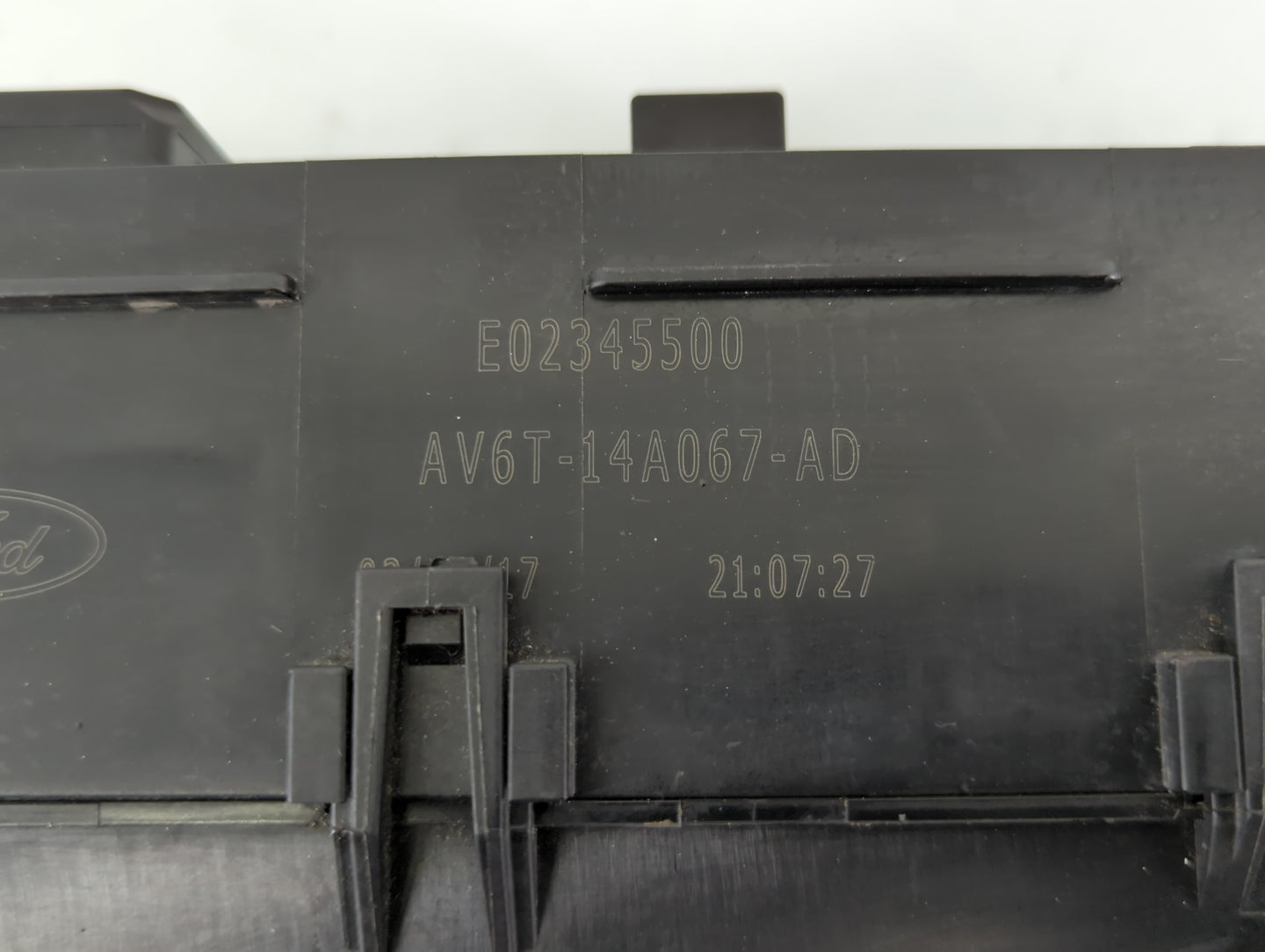 2018 Ford Escape Fusebox Fuse Box Panel Relay Module P/N:E00027328 AV6T-14A142-AB Fits OEM Used Auto Parts - Oemusedautopart