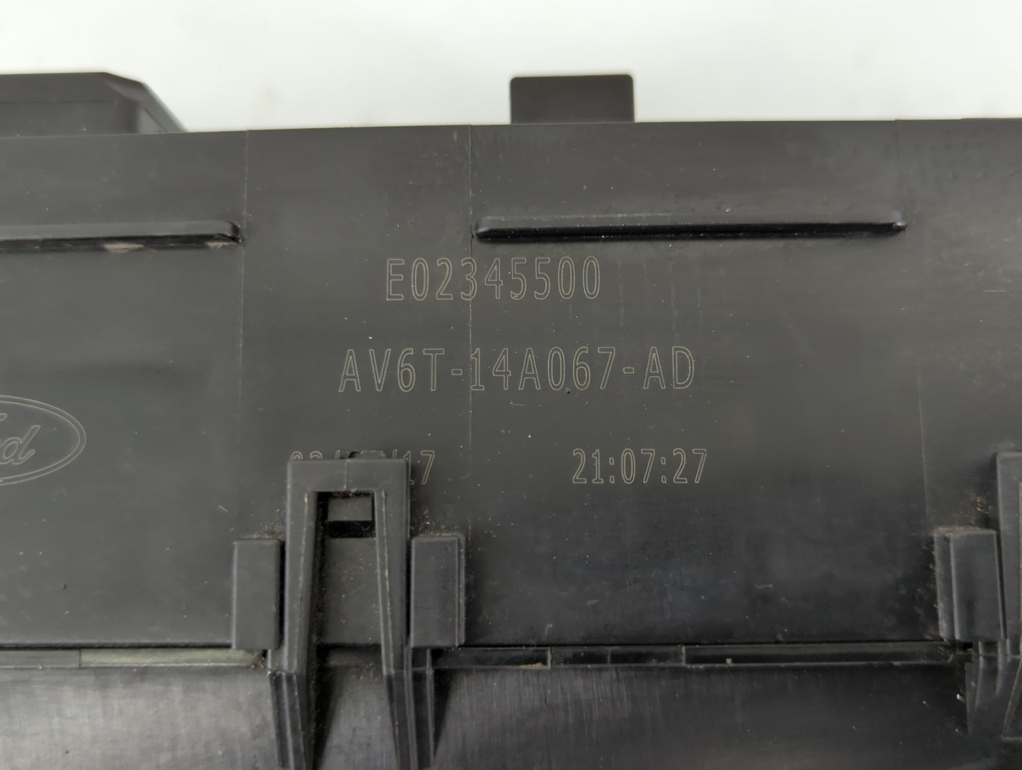 2018 Ford Escape Fusebox Fuse Box Panel Relay Module P/N:E00027328 AV6T-14A142-AB Fits OEM Used Auto Parts - Oemusedautopart