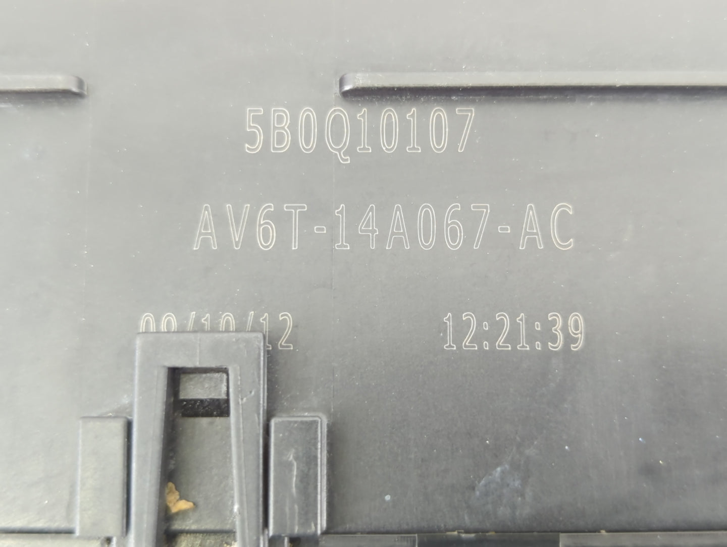 2018 Ford Escape Fusebox Fuse Box Panel Relay Module P/N:E00027328 AV6T-14A142-AB Fits OEM Used Auto Parts - Oemusedautopart