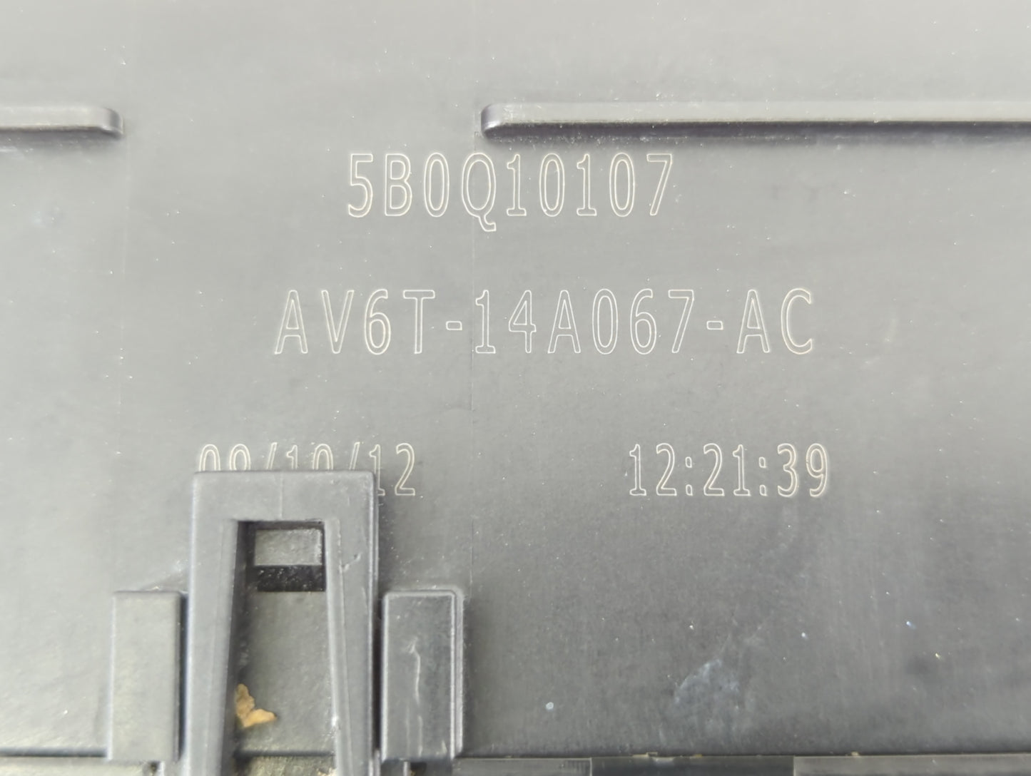 2018 Ford Escape Fusebox Fuse Box Panel Relay Module P/N:E00027328 AV6T-14A142-AB Fits OEM Used Auto Parts - Oemusedautopart