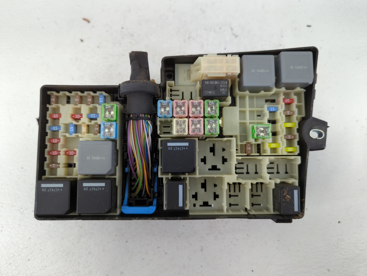 2018 Ford Escape Fusebox Fuse Box Panel Relay Module P/N:E02345500 AV6T-14A067-AD Fits OEM Used Auto Parts - Oemusedautopart