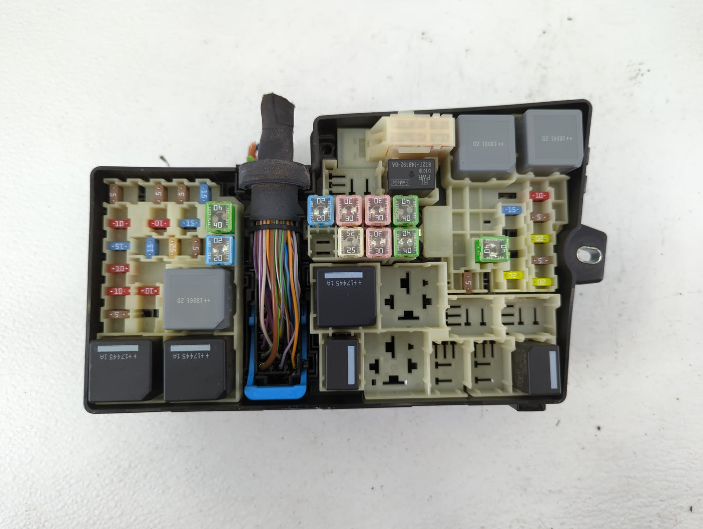 2018 Ford Escape Fusebox Fuse Box Panel Relay Module P/N:E02345500 AV6T-14A067-AD Fits OEM Used Auto Parts - Oemusedautopart