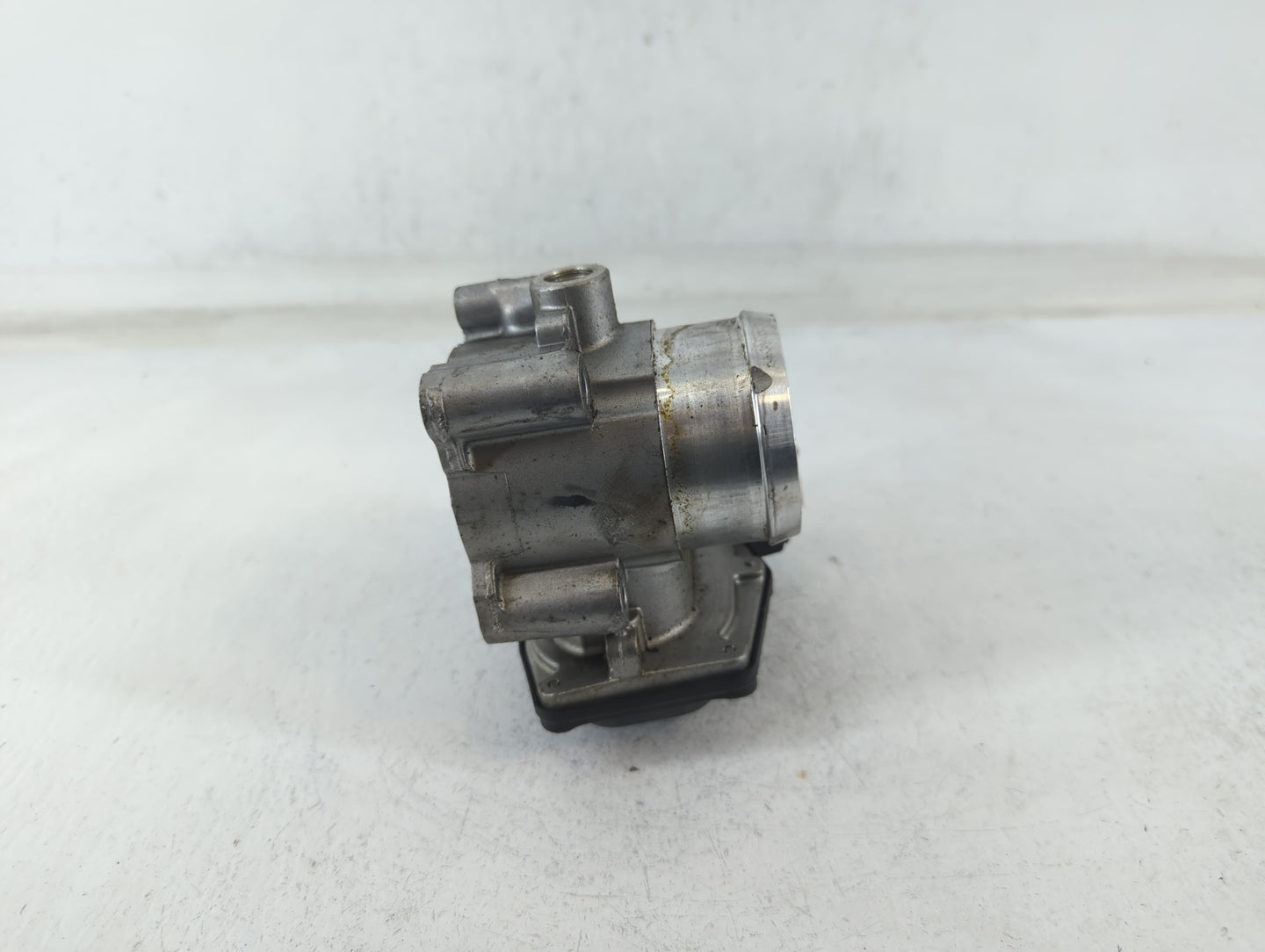 2017-2019 Ford Escape Throttle Body P/N:DS7G-9F991-CA Fits Fits 2014 2015 2016 2017 2018 2019 2020 OEM Used Auto Parts - Oem