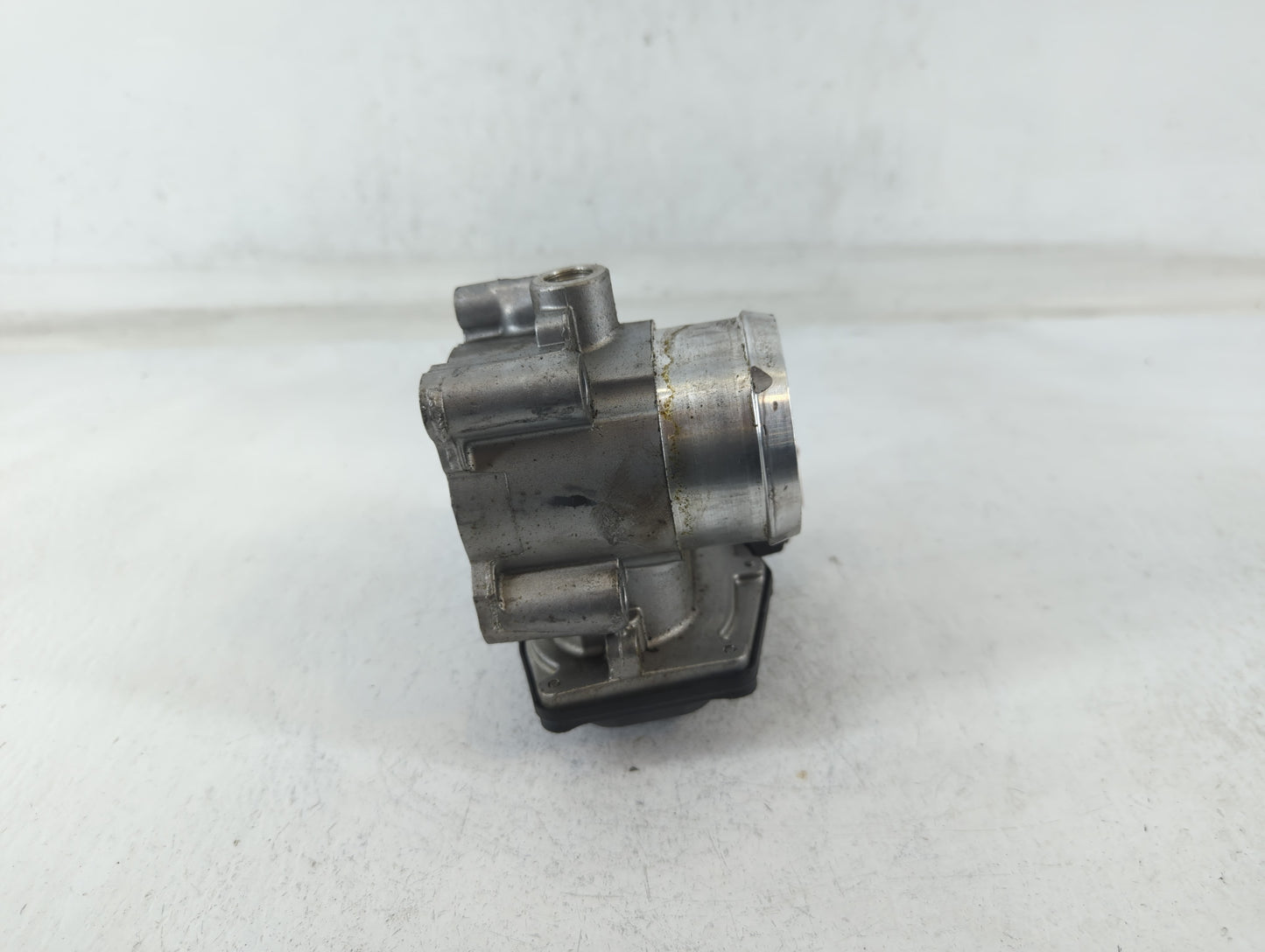 2017-2019 Ford Escape Throttle Body P/N:DS7G-9F991-CA Fits Fits 2014 2015 2016 2017 2018 2019 2020 OEM Used Auto Parts - Oem