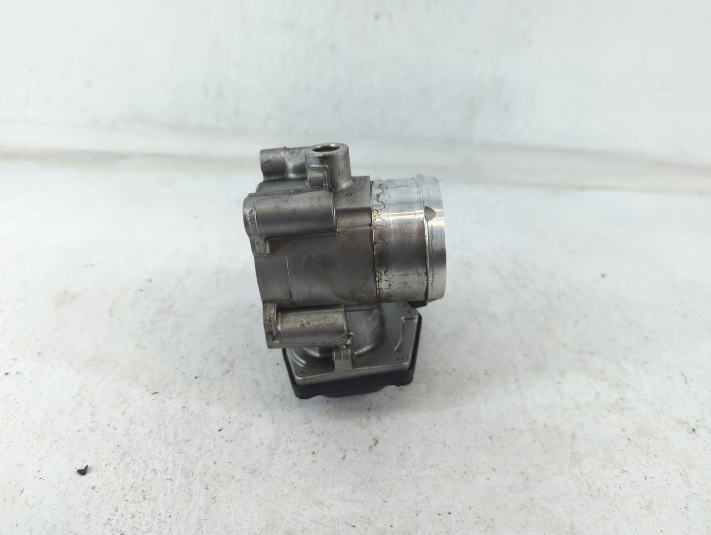 2017-2019 Ford Escape Throttle Body P/N:DS7G-9F991-CA Fits Fits 2014 2015 2016 2017 2018 2019 2020 OEM Used Auto Parts - Oem