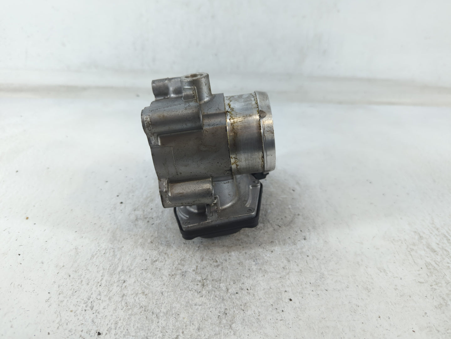 2017-2019 Ford Escape Throttle Body P/N:B18 004 5731 DS7G-9F991-CA Fits Fits 2014 2015 2016 2017 2018 2019 2020 OEM Used Aut