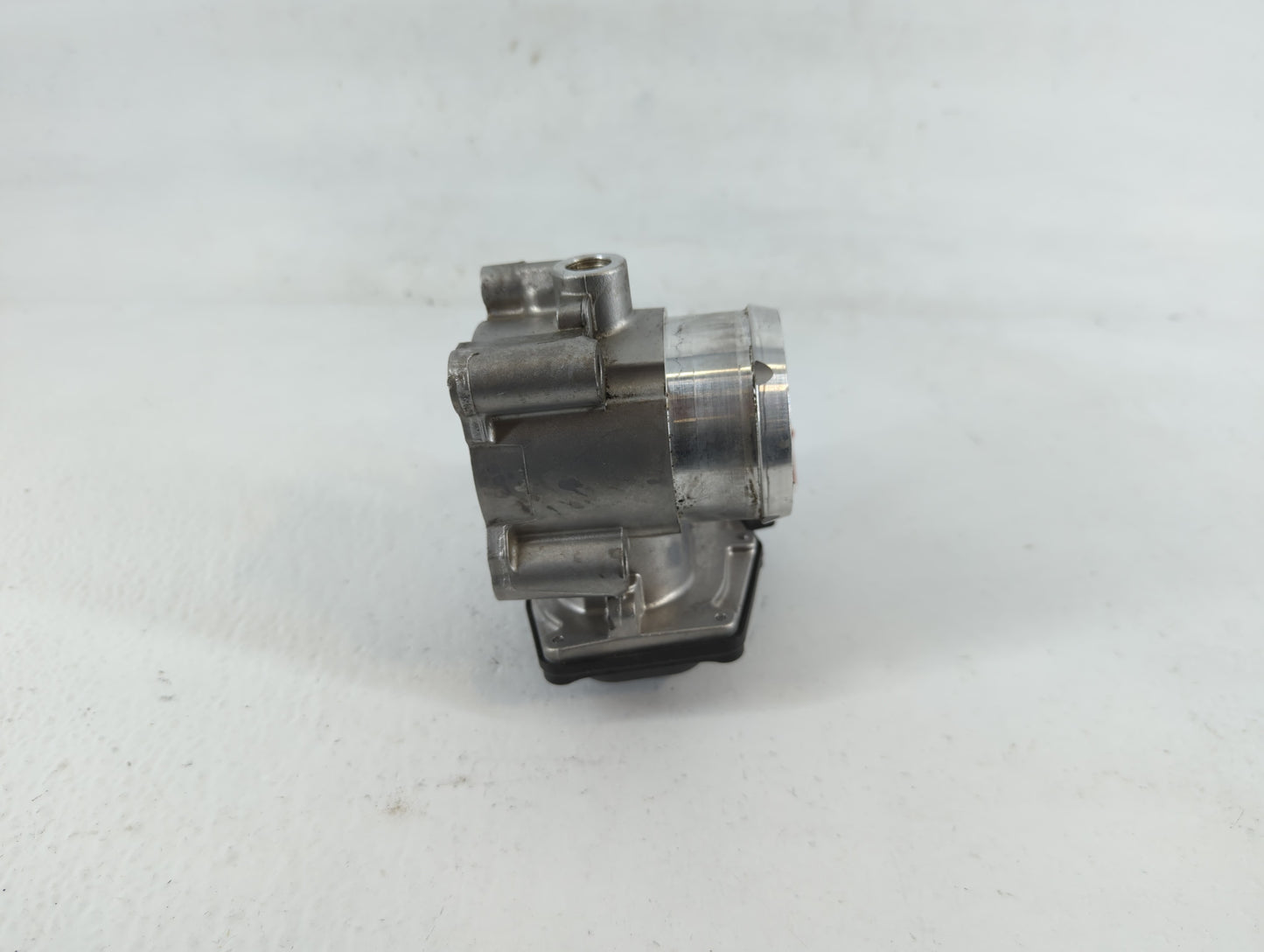 2017-2019 Ford Escape Throttle Body P/N:DS7G-9F991-CA B18 117 4983 Fits Fits 2014 2015 2016 2017 2018 2019 2020 OEM Used Aut