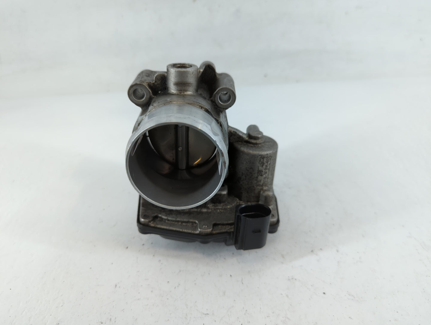 2017-2019 Ford Escape Throttle Body P/N:DS7G-9F991-BB B18 117 4983 Fits Fits 2014 2015 2016 2017 2018 2019 2020 OEM Used Aut
