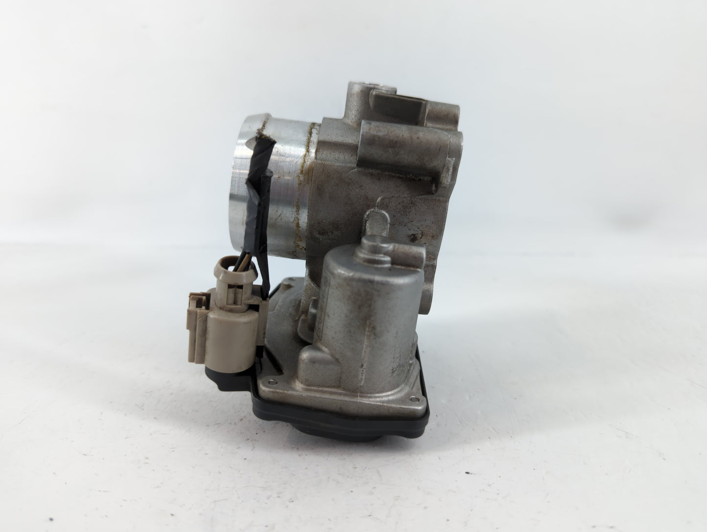 2017-2019 Ford Escape Throttle Body P/N:DS7G-9F991-BB B18 117 4983 Fits Fits 2014 2015 2016 2017 2018 2019 2020 OEM Used Aut