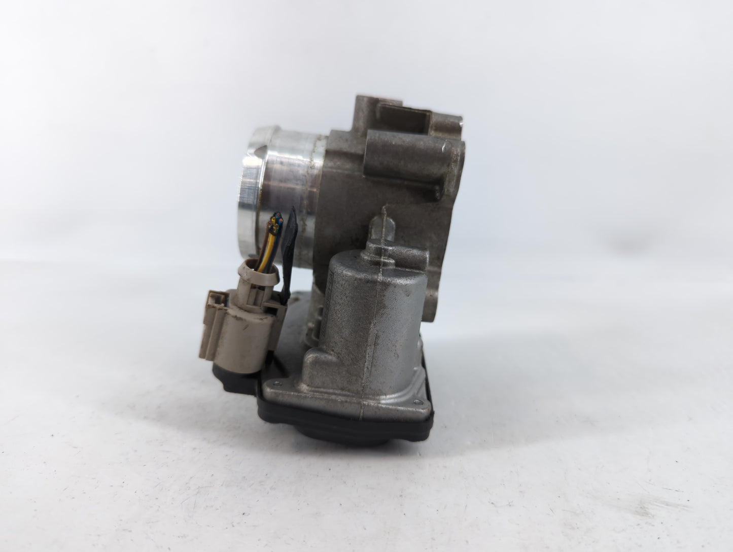 2017-2019 Ford Escape Throttle Body P/N:DS7G-9F991-BB B18 117 4983 Fits Fits 2014 2015 2016 2017 2018 2019 2020 OEM Used Aut