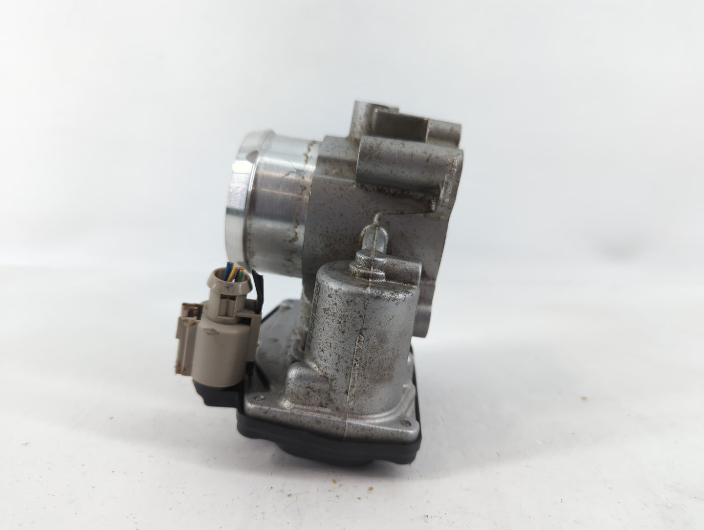 2017-2019 Ford Escape Throttle Body P/N:DS7G-9F991-BB B18 117 4983 Fits Fits 2014 2015 2016 2017 2018 2019 2020 OEM Used Aut
