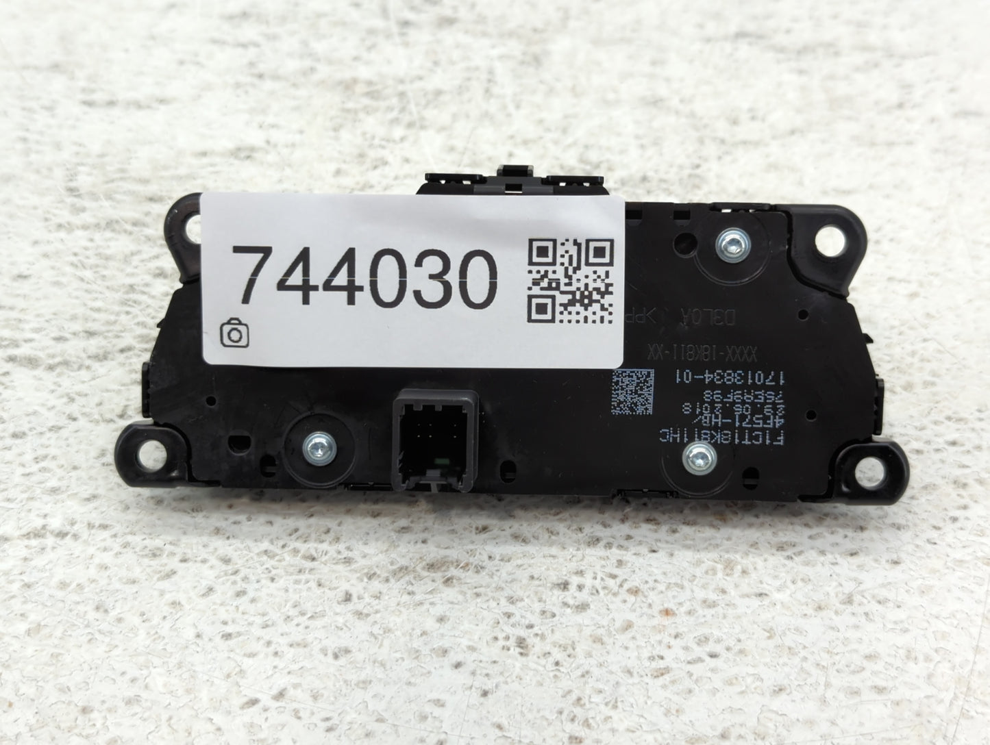 2017-2019 Ford Escape Radio AM FM Cd Player Receiver Replacement P/N:4F571-HB F1CT18K811HC Fits Fits 2017 2018 2019 OEM Used