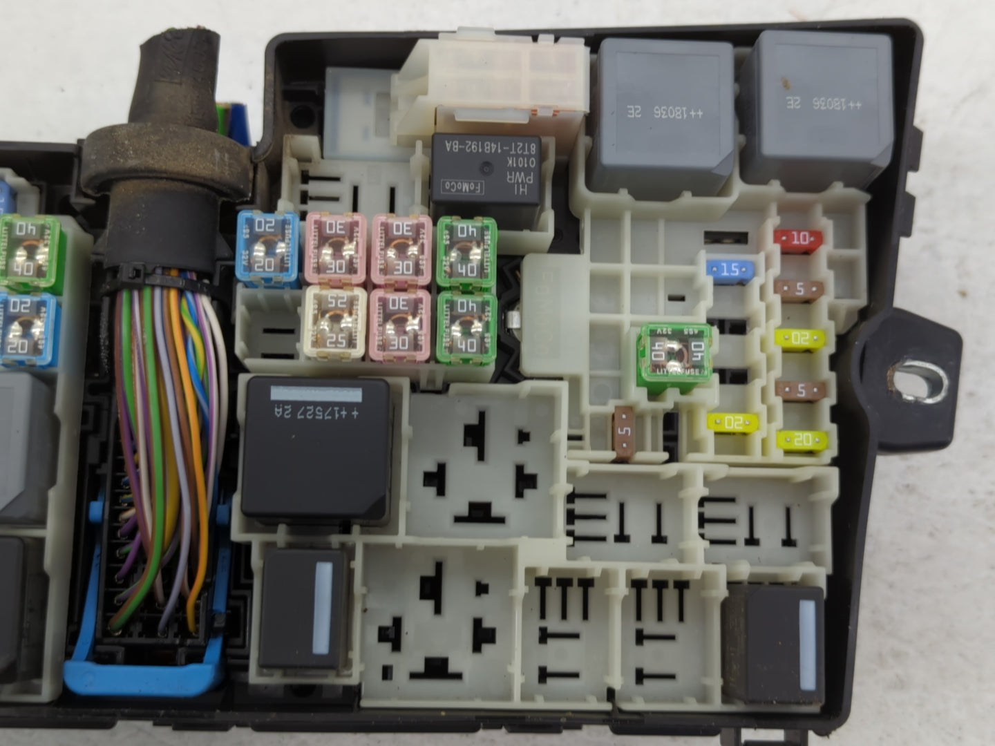 2018 Ford Escape Fusebox Fuse Box Panel Relay Module P/N:E00027328 AV6T-14A142-AB Fits OEM Used Auto Parts - Oemusedautopart