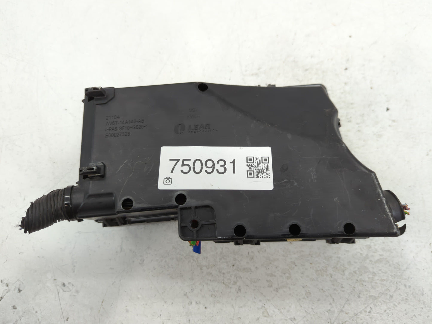 2018 Ford Escape Fusebox Fuse Box Panel Relay Module P/N:E00027328 AV6T-14A142-AB Fits OEM Used Auto Parts - Oemusedautopart