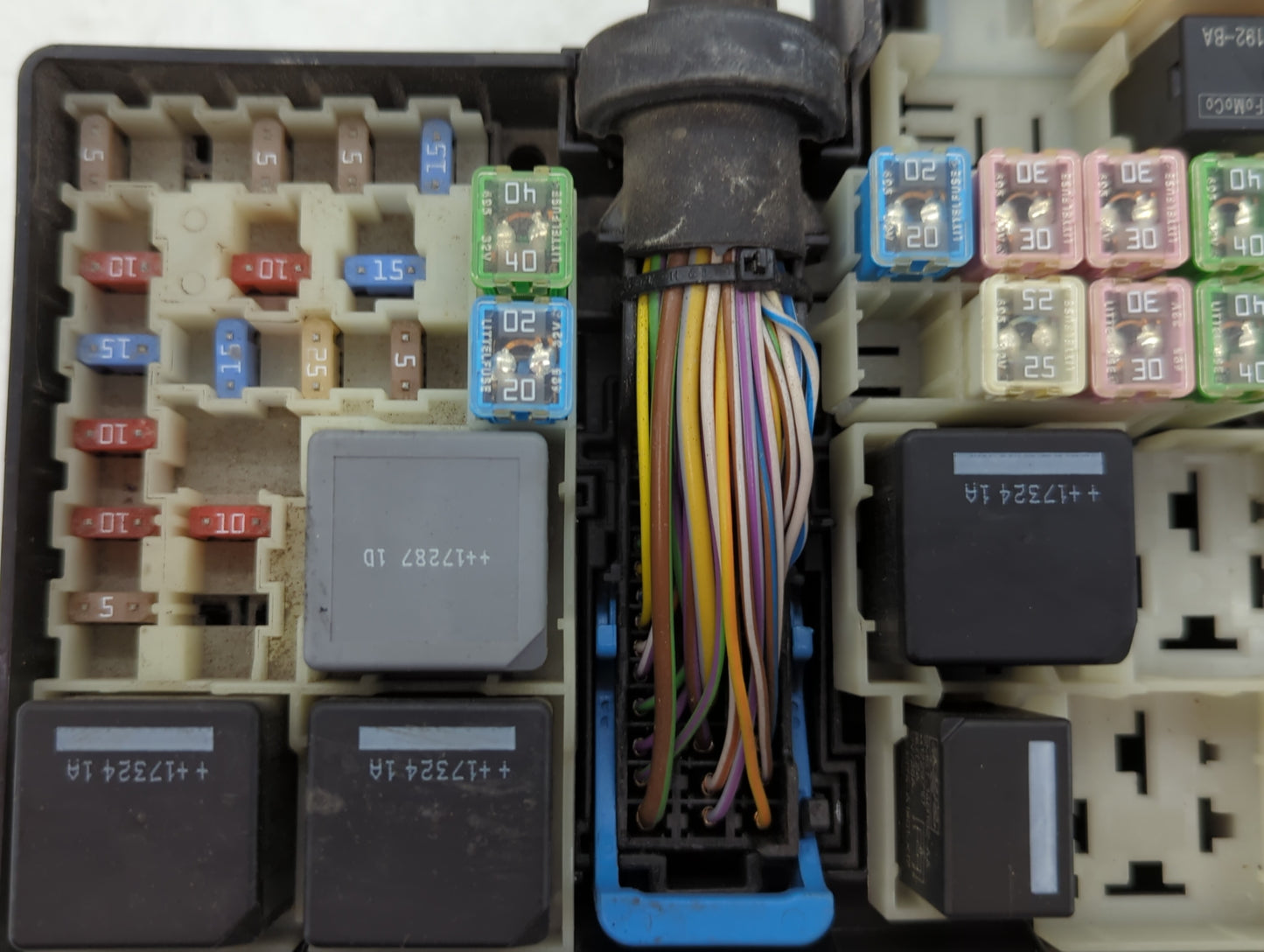 2018 Ford Escape Fusebox Fuse Box Panel Relay Module P/N:E00027328 AV6T-14A142-AB Fits OEM Used Auto Parts - Oemusedautopart