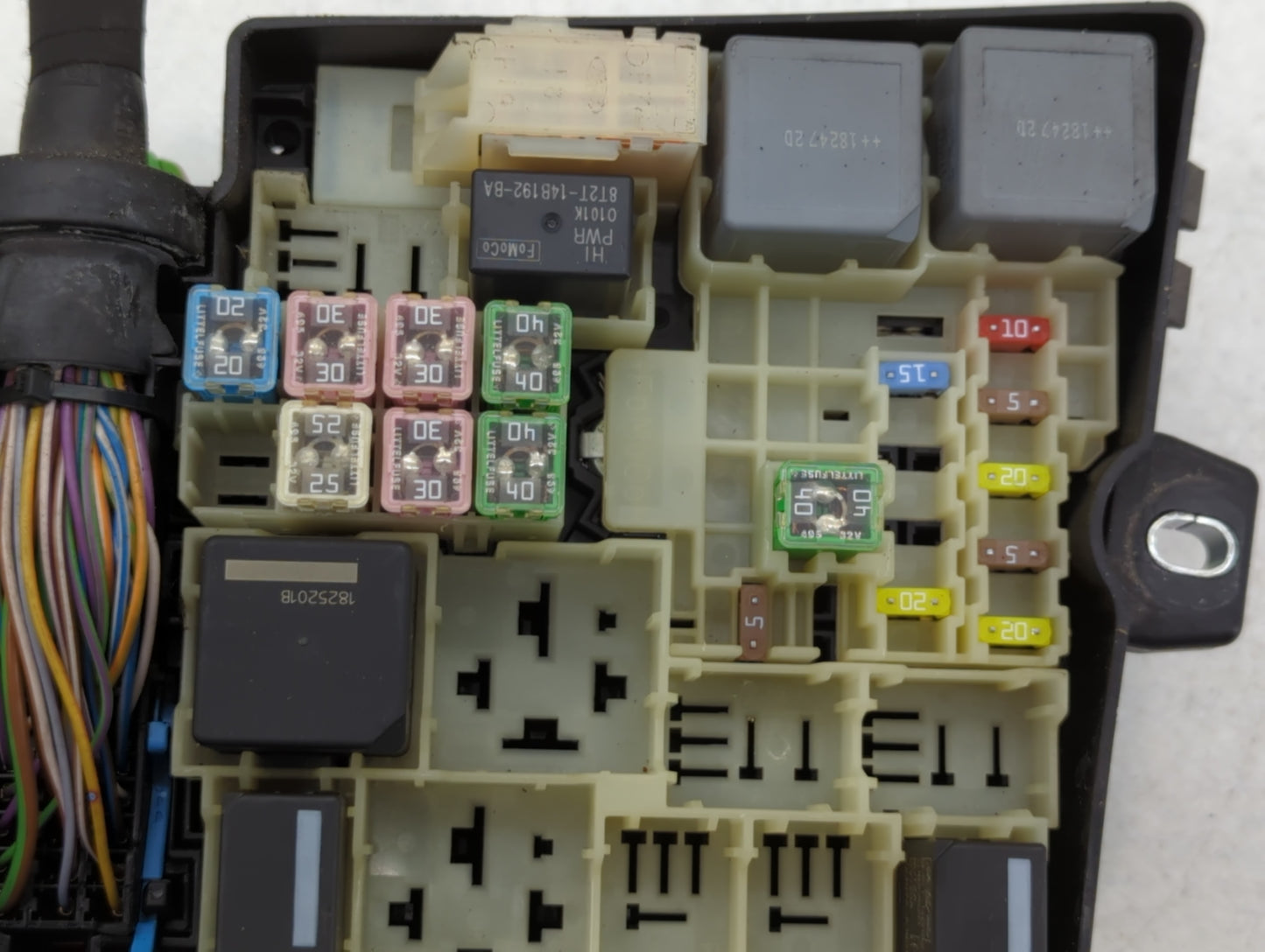 2018 Ford Escape Fusebox Fuse Box Panel Relay Module P/N:21090 000 001 E00027328, AV6T-14A142-AB Fits OEM Used Auto Parts - 