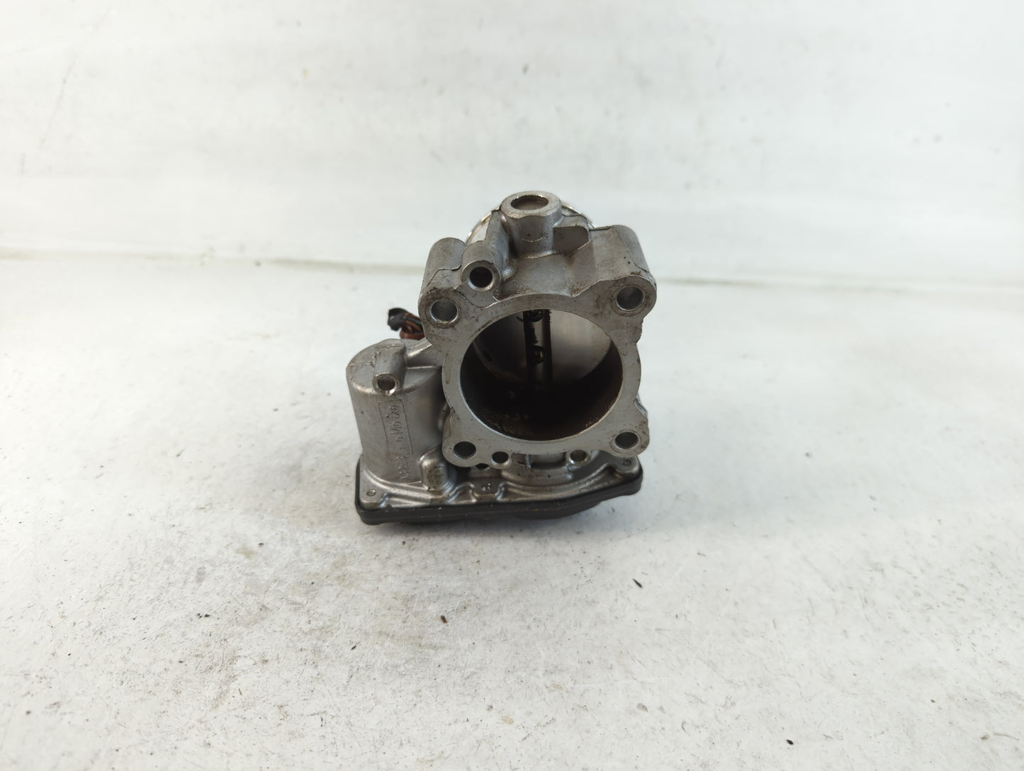 2017-2019 Ford Escape Throttle Body P/N:DS7G-9F991-CA B18 048 6802 Fits Fits 2014 2015 2016 2017 2018 2019 2020 OEM Used Aut