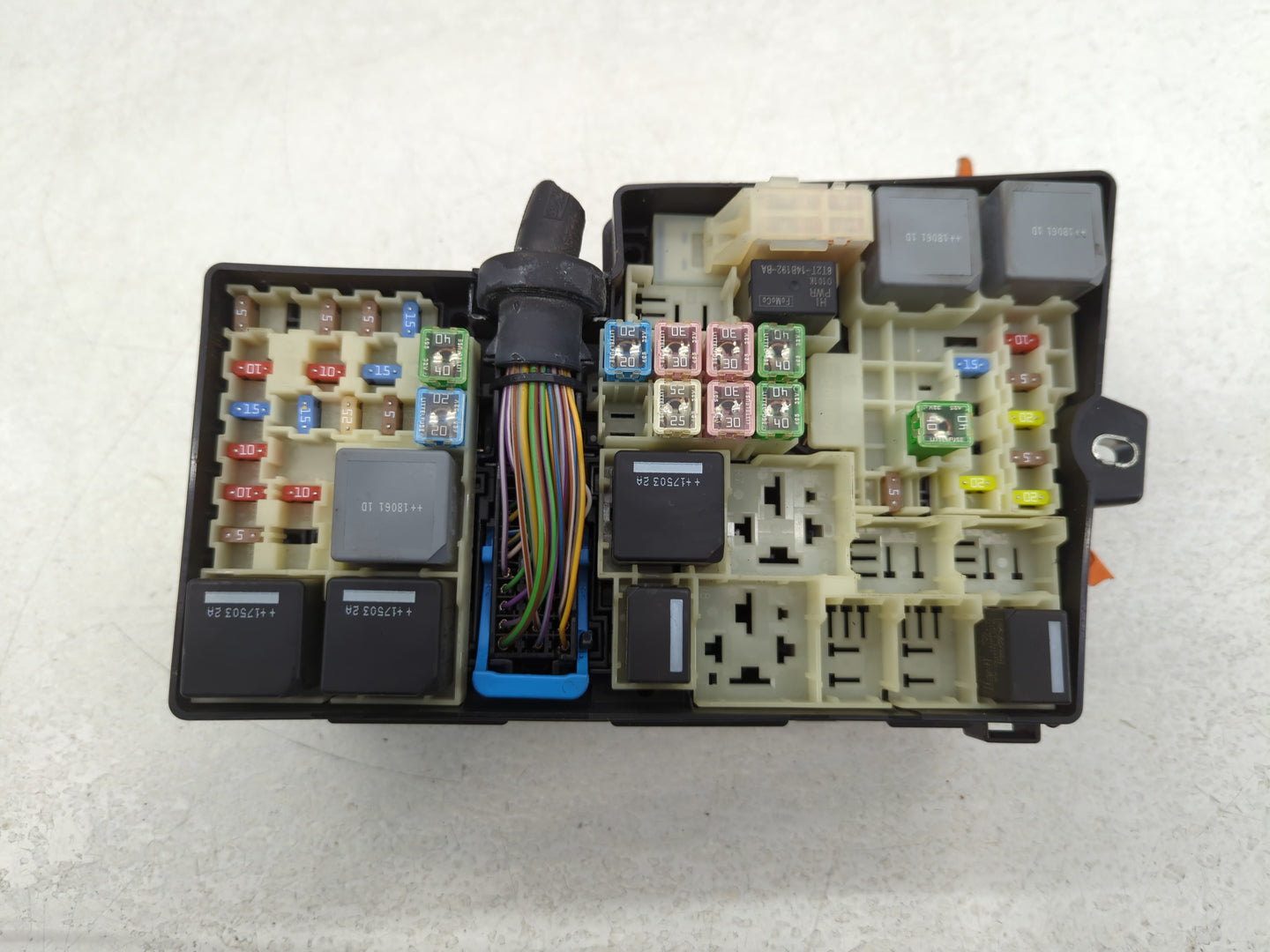2018 Ford Escape Fusebox Fuse Box Panel Relay Module P/N:E00027328 AV6T-14A142-AB Fits OEM Used Auto Parts - Oemusedautopart