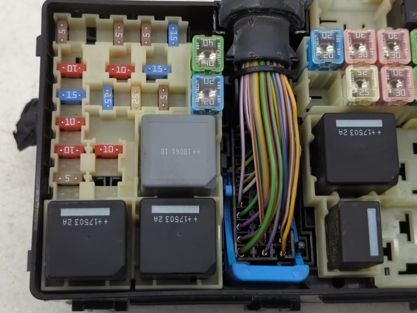 2018 Ford Escape Fusebox Fuse Box Panel Relay Module P/N:E00027328 AV6T-14A142-AB Fits OEM Used Auto Parts - Oemusedautopart