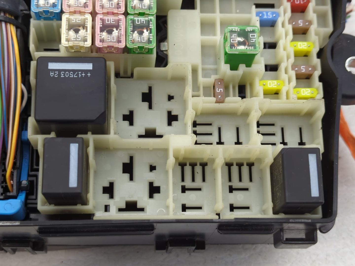 2018 Ford Escape Fusebox Fuse Box Panel Relay Module P/N:E00027328 AV6T-14A142-AB Fits OEM Used Auto Parts - Oemusedautopart