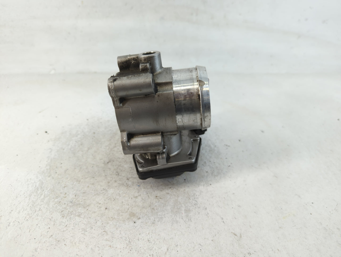 2017-2019 Ford Escape Throttle Body P/N:B18 114 5871 DS7G-9F991-CA Fits Fits 2014 2015 2016 2017 2018 2019 2020 OEM Used Aut