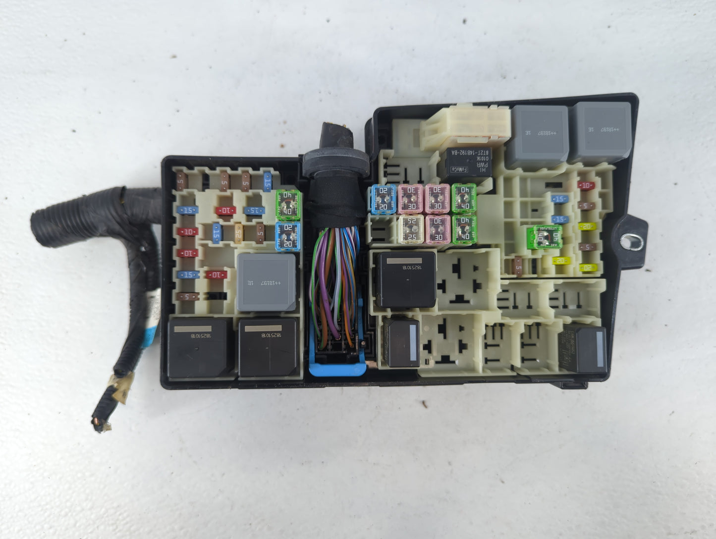 2018 Ford Escape Fusebox Fuse Box Panel Relay Module P/N:AV6T-14A067-AD Fits OEM Used Auto Parts - Oemusedautoparts1.com