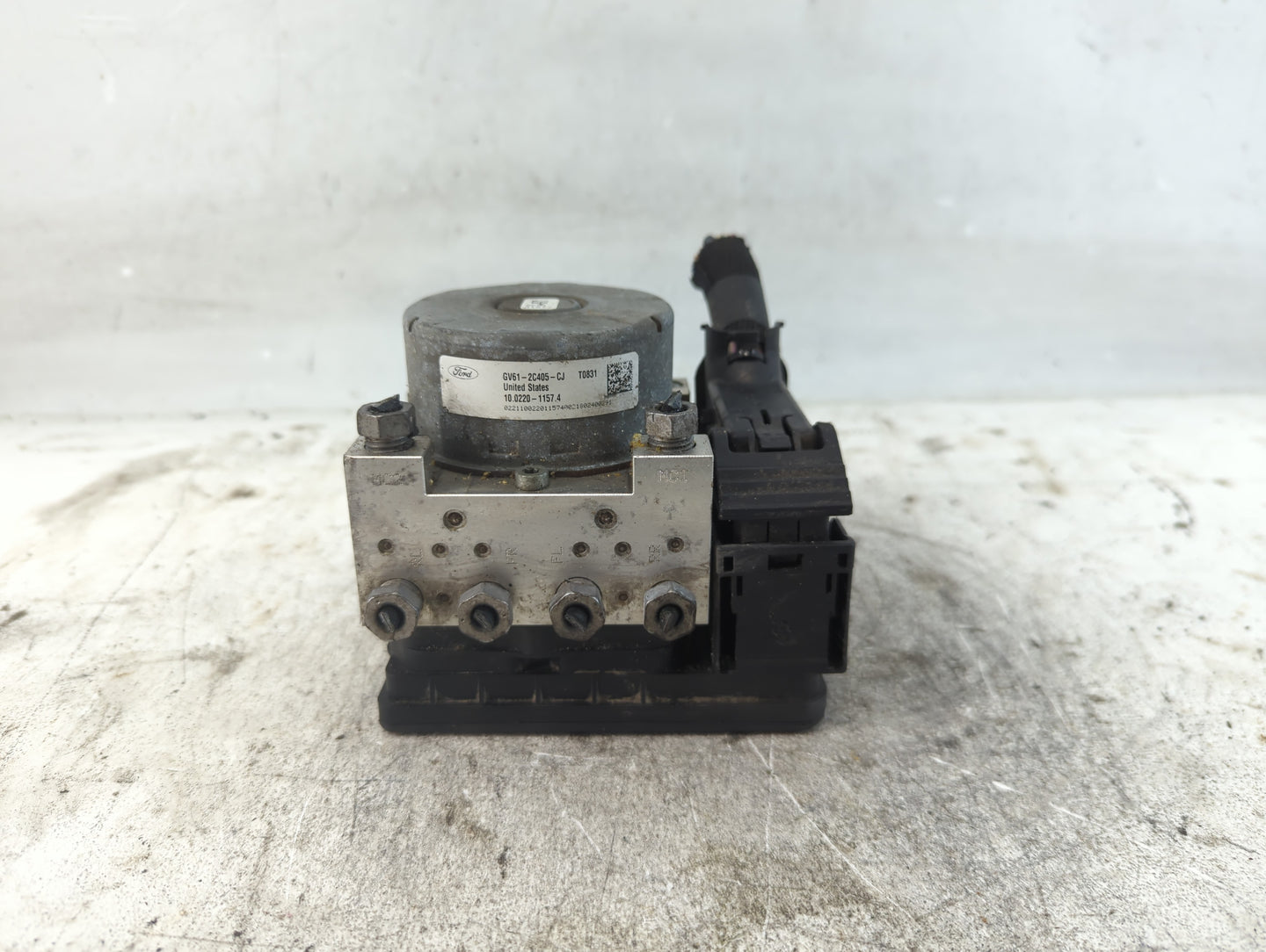 2017-2019 Ford Escape ABS Pump Control Module Replacement P/N:GV61-2C405-CJ Fits Fits 2017 2018 2019 OEM Used Auto Parts - O