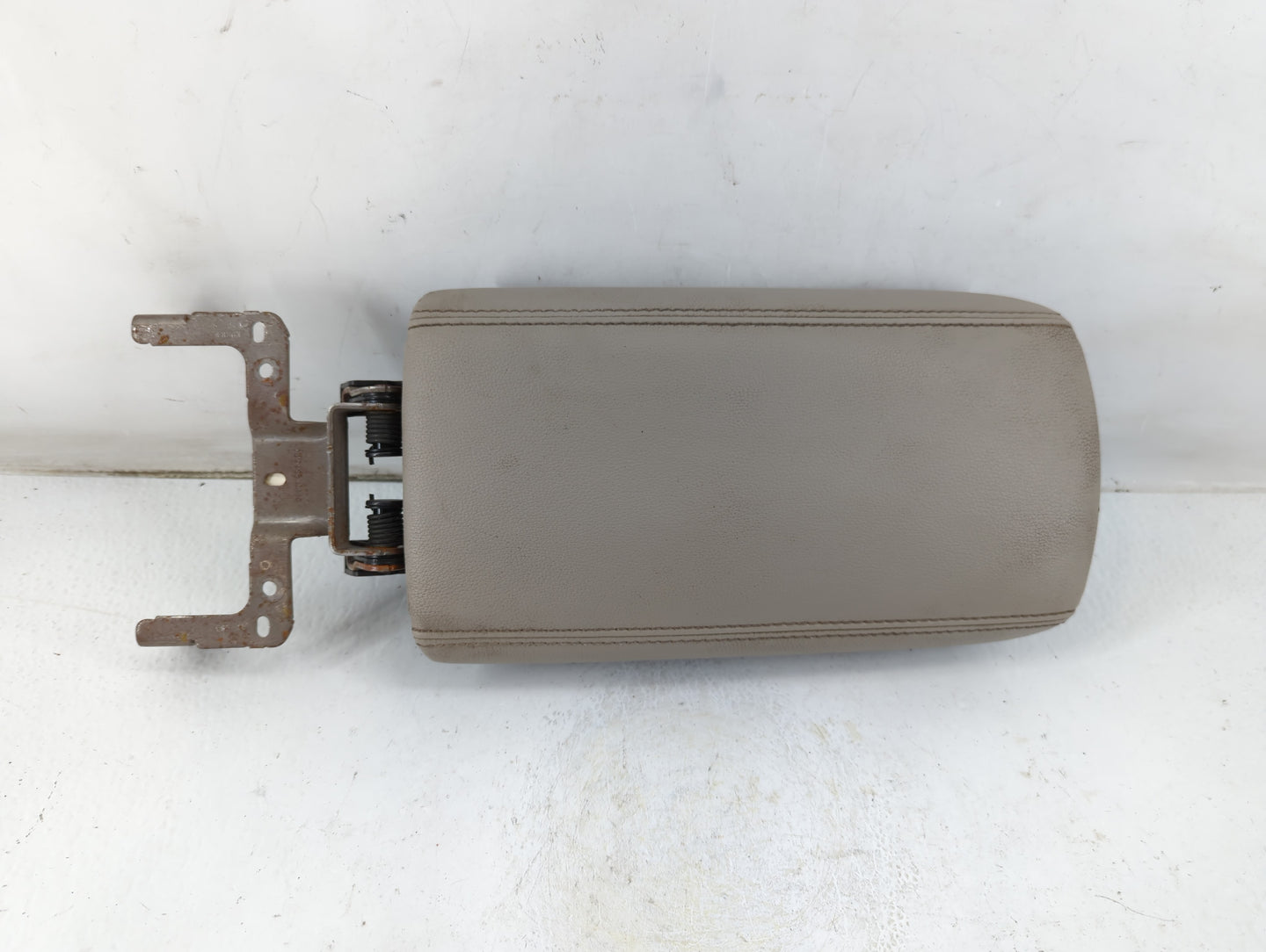 2018-2019 Ford Escape Center Console Armrest Cover Lid P/N:CJ548045D86 Fits Fits 2018 2019 OEM Used Auto Parts - Oemusedauto
