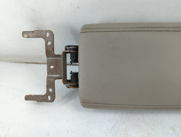 2018-2019 Ford Escape Center Console Armrest Cover Lid P/N:CJ548045D86 Fits Fits 2018 2019 OEM Used Auto Parts