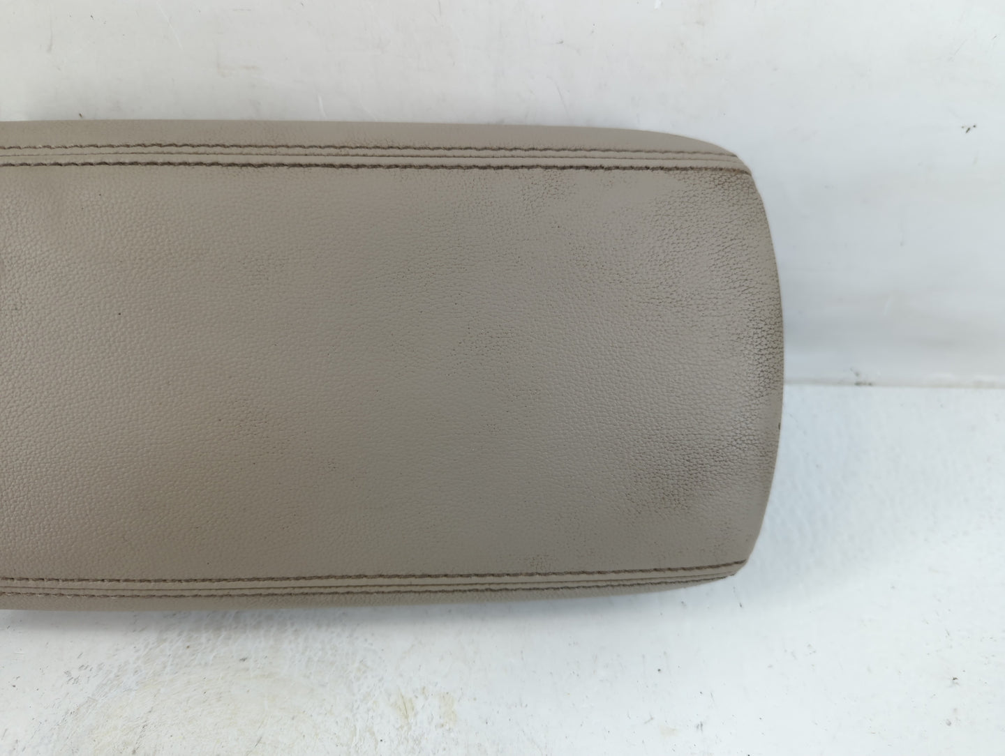 2018-2019 Ford Escape Center Console Armrest Cover Lid P/N:CJ548045D86 Fits Fits 2018 2019 OEM Used Auto Parts - Oemusedauto