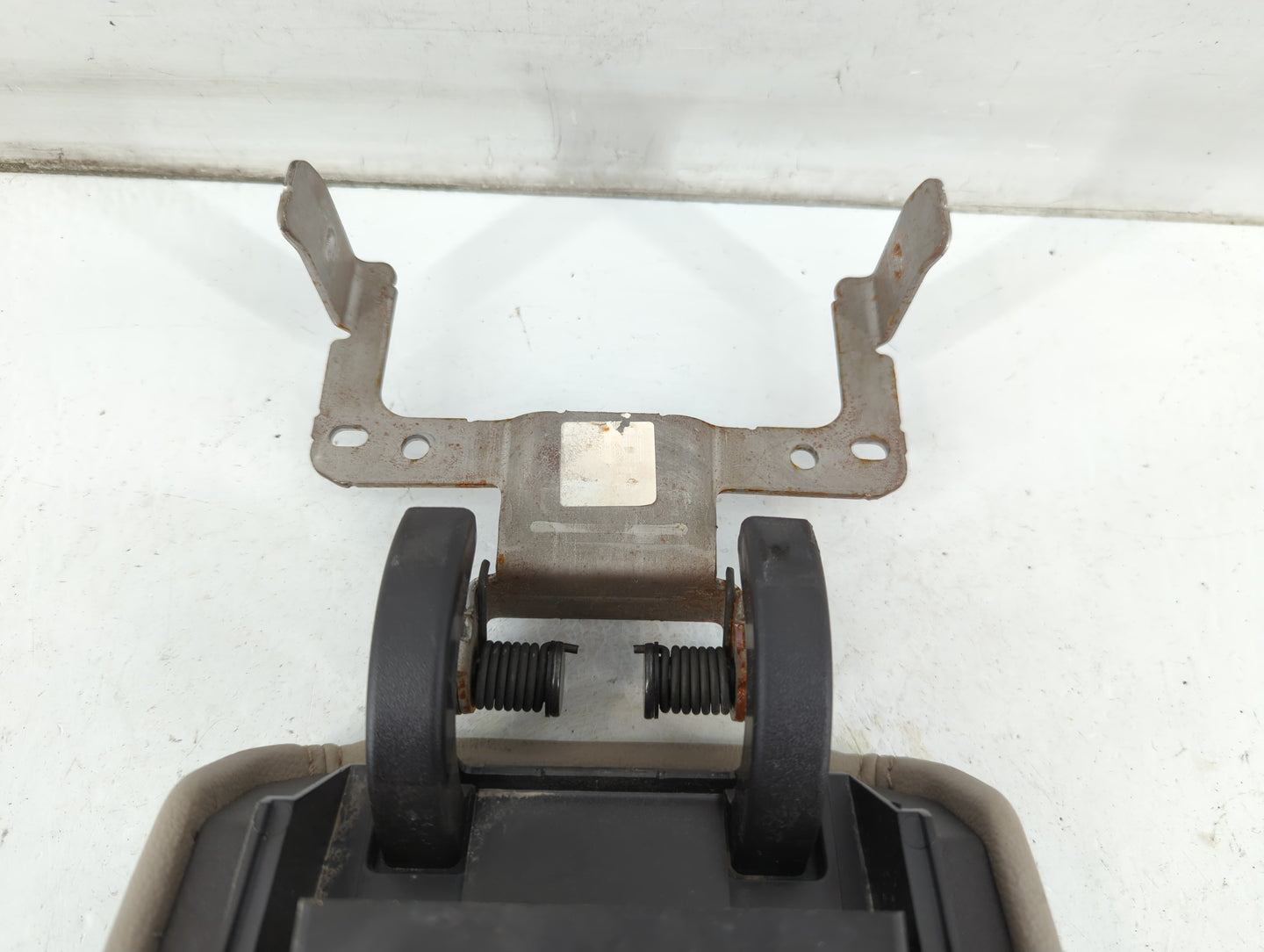 2018-2019 Ford Escape Center Console Armrest Cover Lid P/N:CJ548045D86 Fits Fits 2018 2019 OEM Used Auto Parts - Oemusedauto