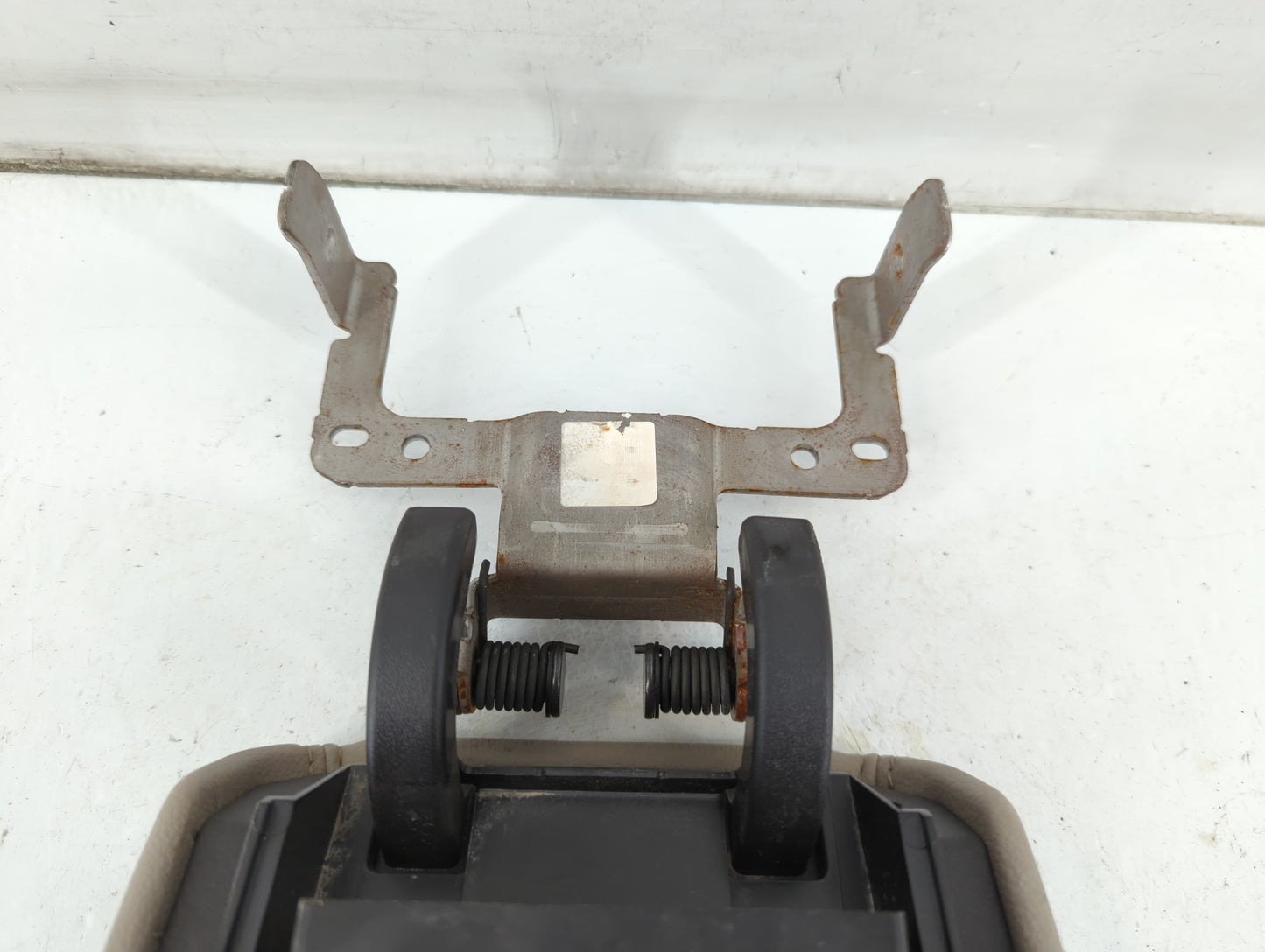 2018-2019 Ford Escape Center Console Armrest Cover Lid P/N:CJ548045D86 Fits Fits 2018 2019 OEM Used Auto Parts - Oemusedauto