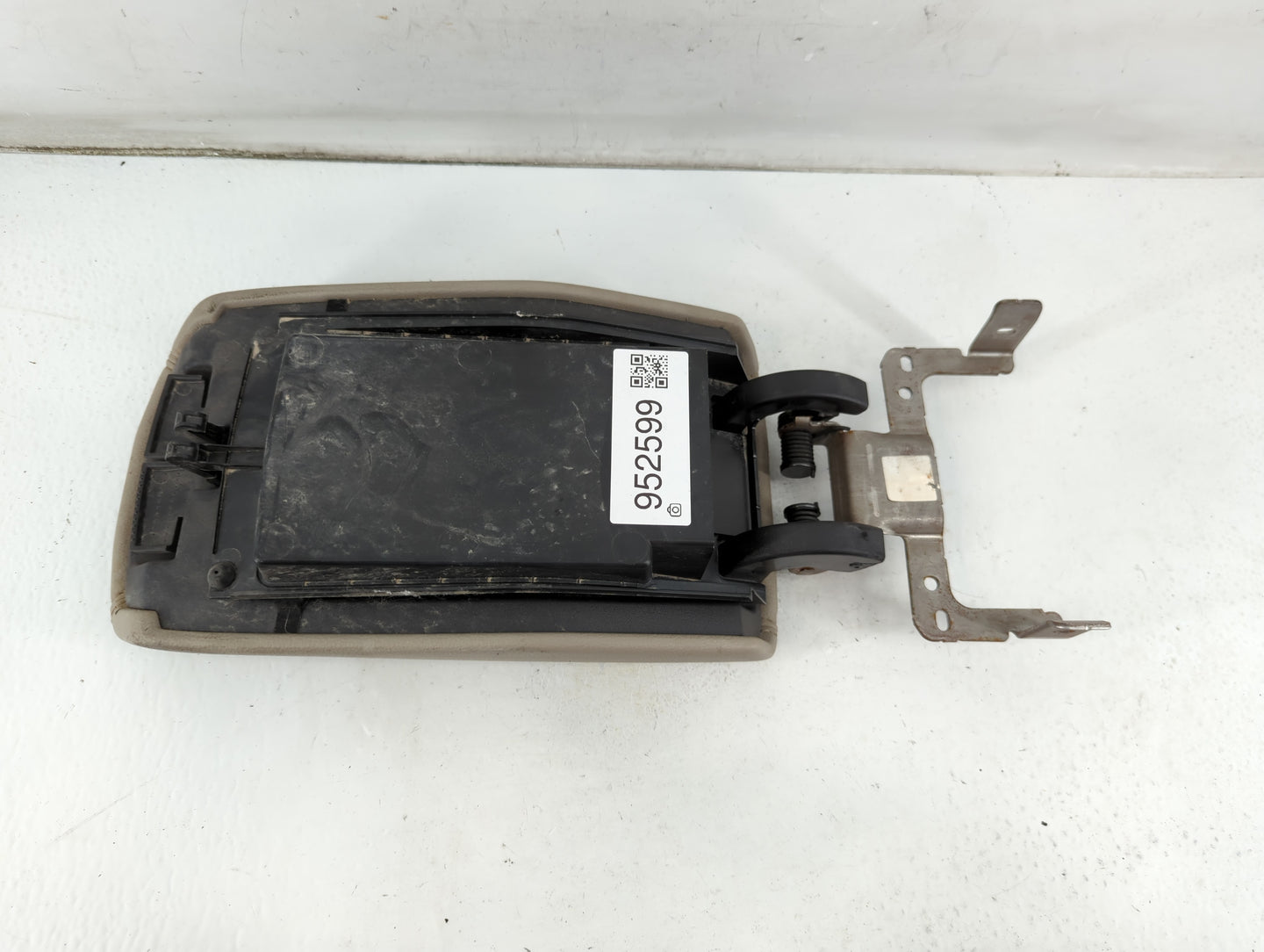 2018-2019 Ford Escape Center Console Armrest Cover Lid P/N:CJ548045D86 Fits Fits 2018 2019 OEM Used Auto Parts - Oemusedauto