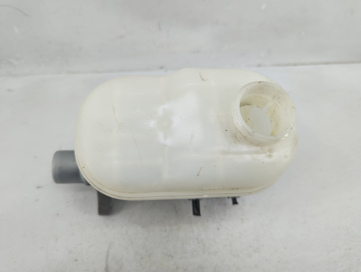 2018-2021 Ford Expedition Brake Master Cylinder 1376387 - Oemusedautoparts1.com