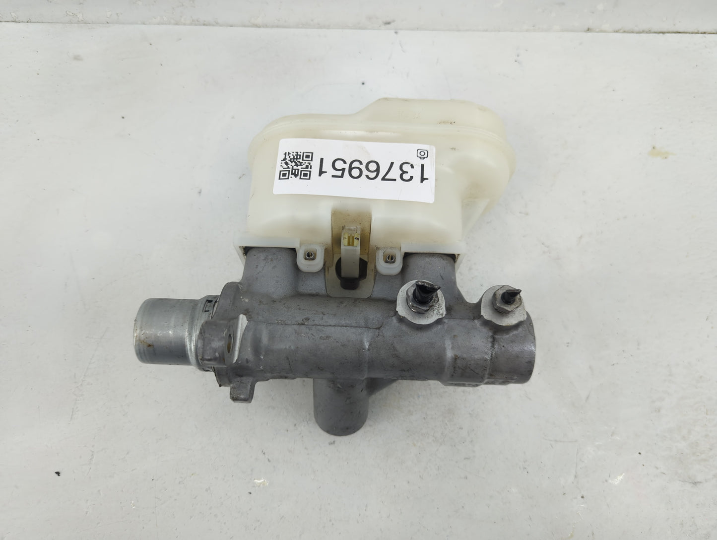 2018-2021 Ford Expedition Brake Master Cylinder - Oemusedautoparts1.com