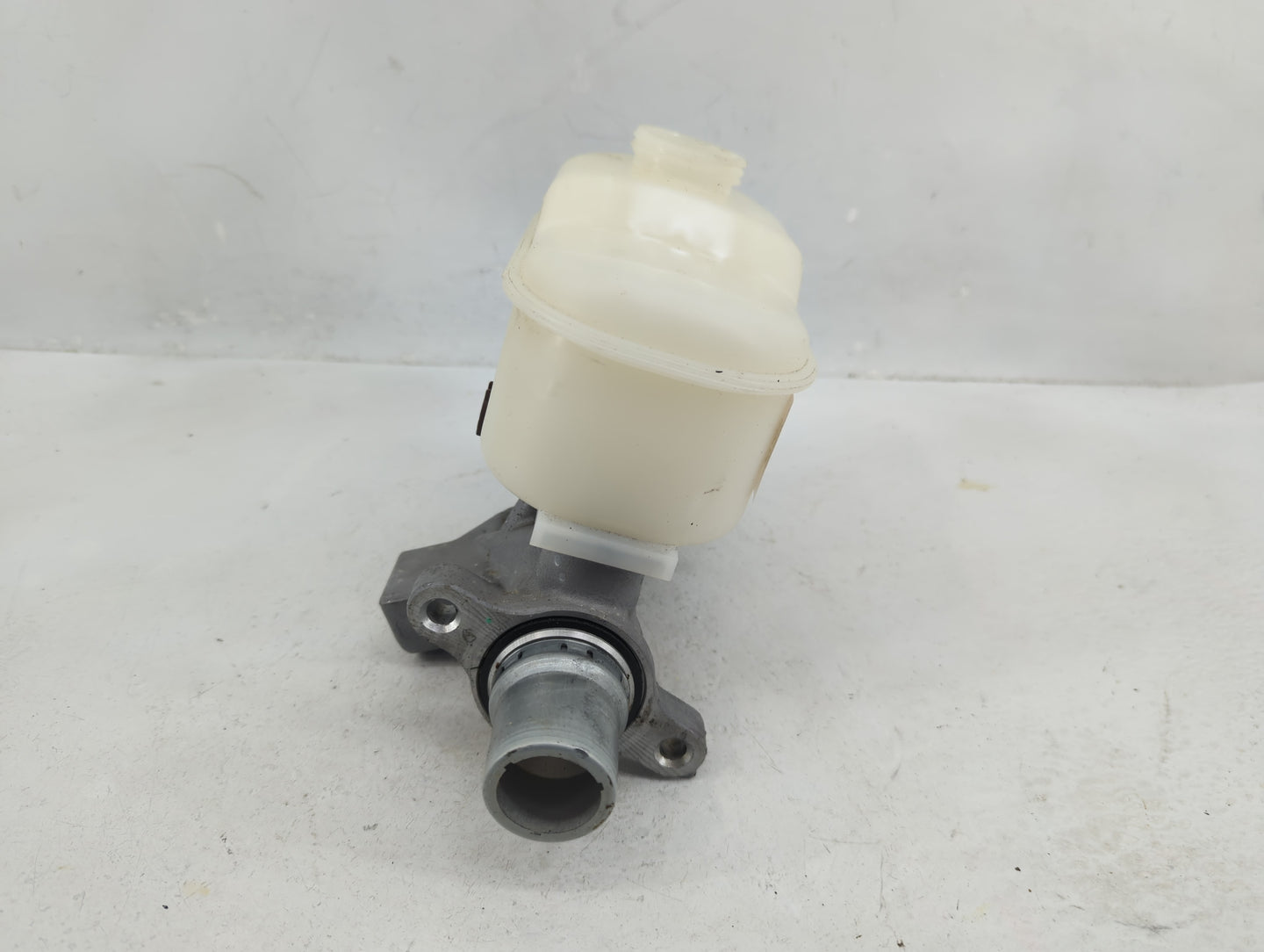 2018-2021 Ford Expedition Brake Master Cylinder - Oemusedautoparts1.com
