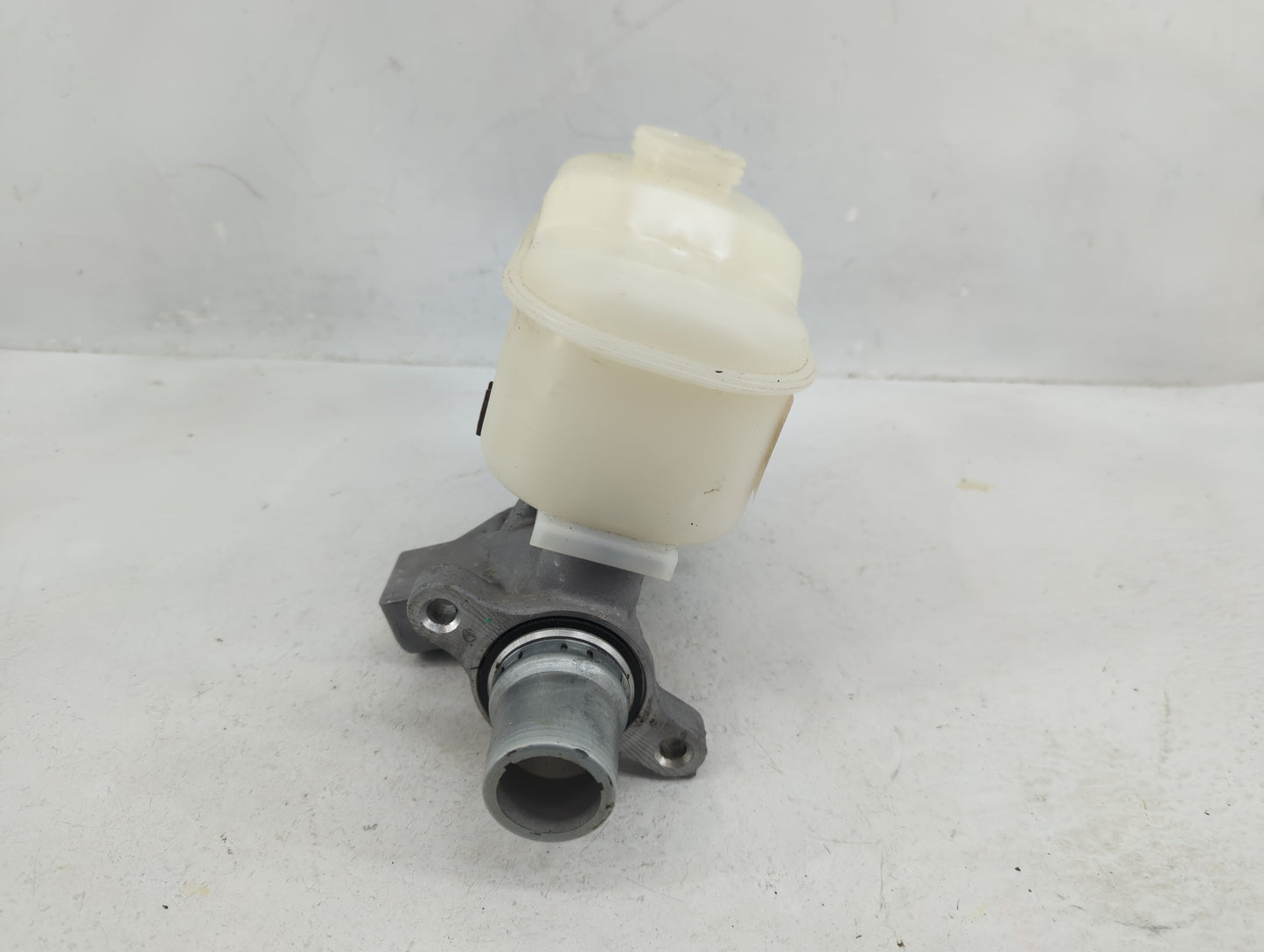 2018-2021 Ford Expedition Brake Master Cylinder - Oemusedautoparts1.com