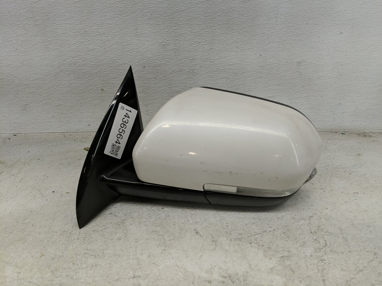 2018 Ford Expedition Driver Side View Mirror - Left Door Mirror OEM Used - Oemusedautoparts1.com