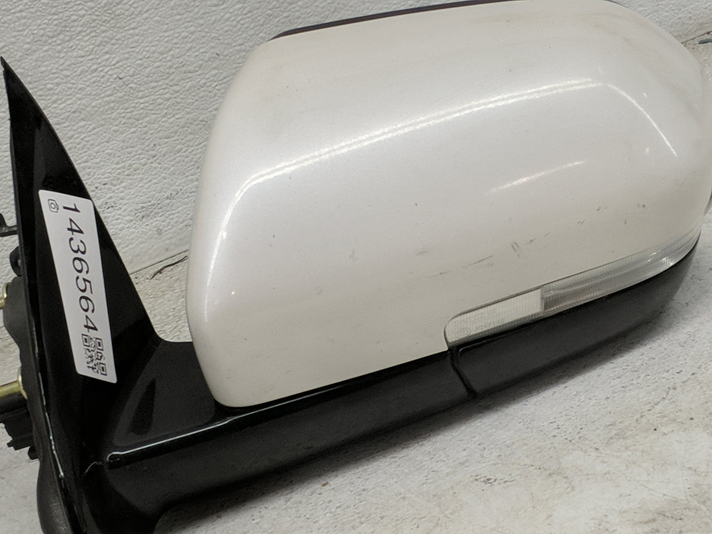 2018 Ford Expedition Driver Side View Mirror - Left Door Mirror OEM Used - Oemusedautoparts1.com
