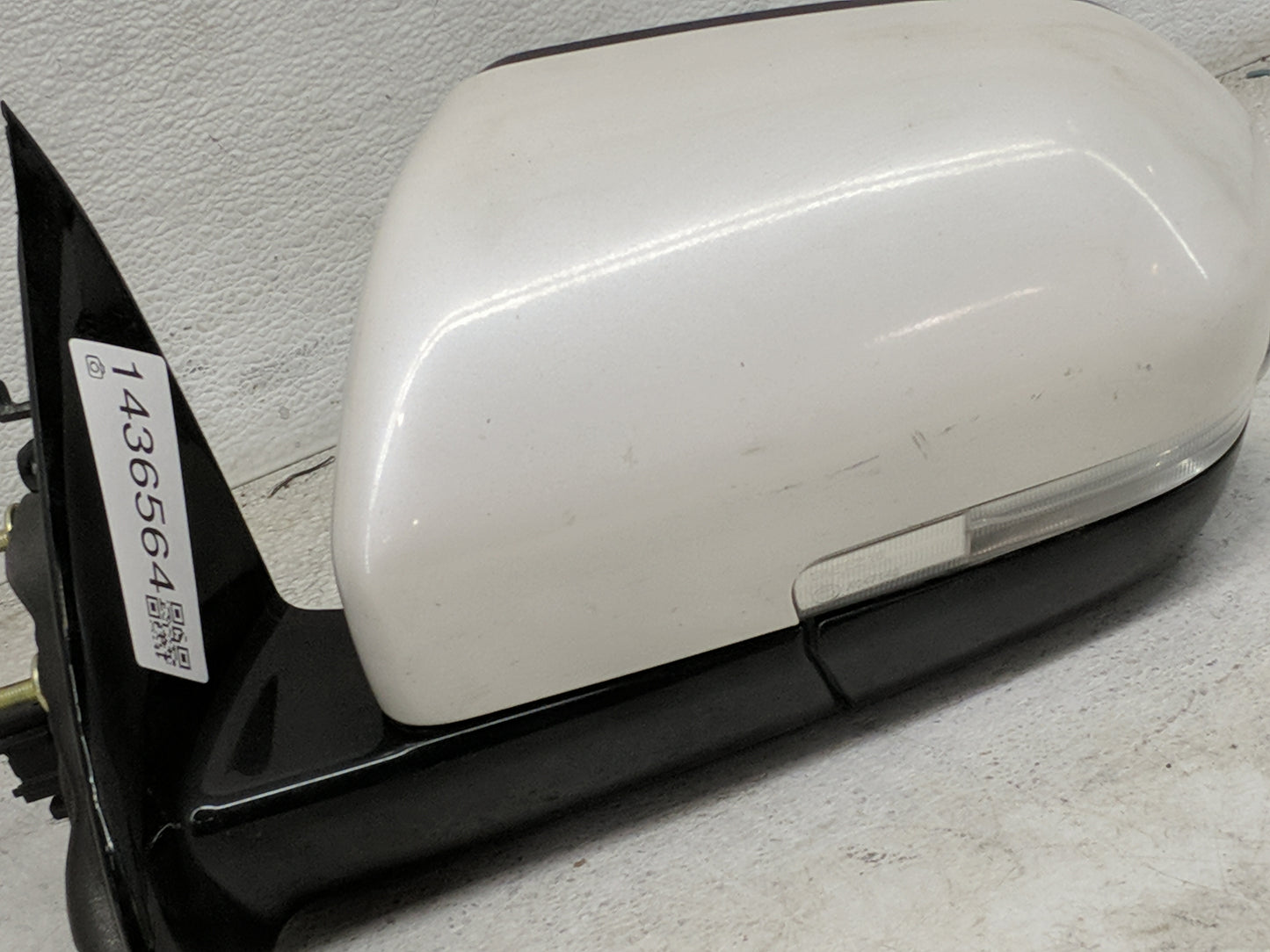 2018 Ford Expedition Driver Side View Mirror - Left Door Mirror OEM Used - Oemusedautoparts1.com