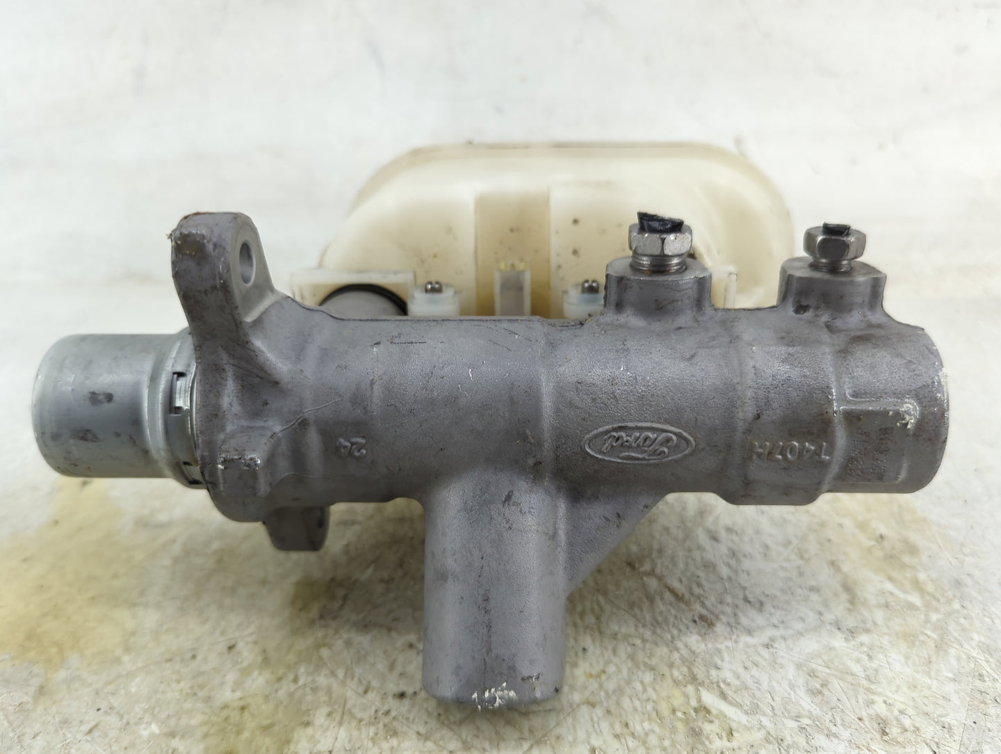 2018-2021 Ford Expedition Brake Master Cylinder 1496683 - Oemusedautoparts1.com