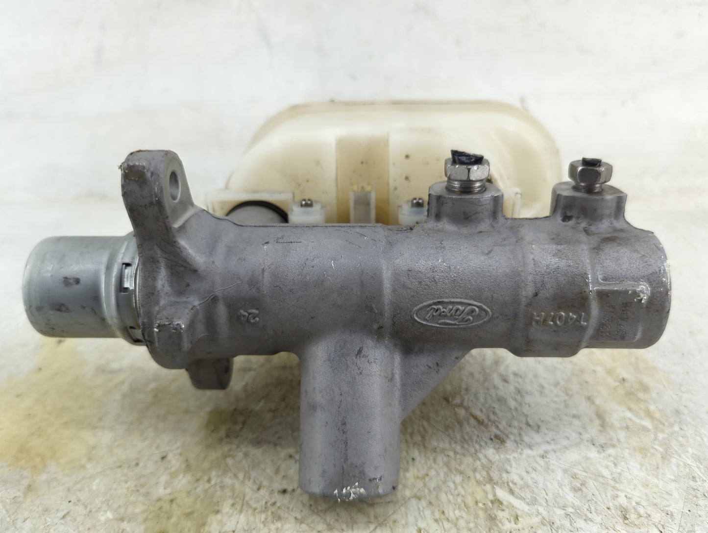 2018-2021 Ford Expedition Brake Master Cylinder 1496683 - Oemusedautoparts1.com