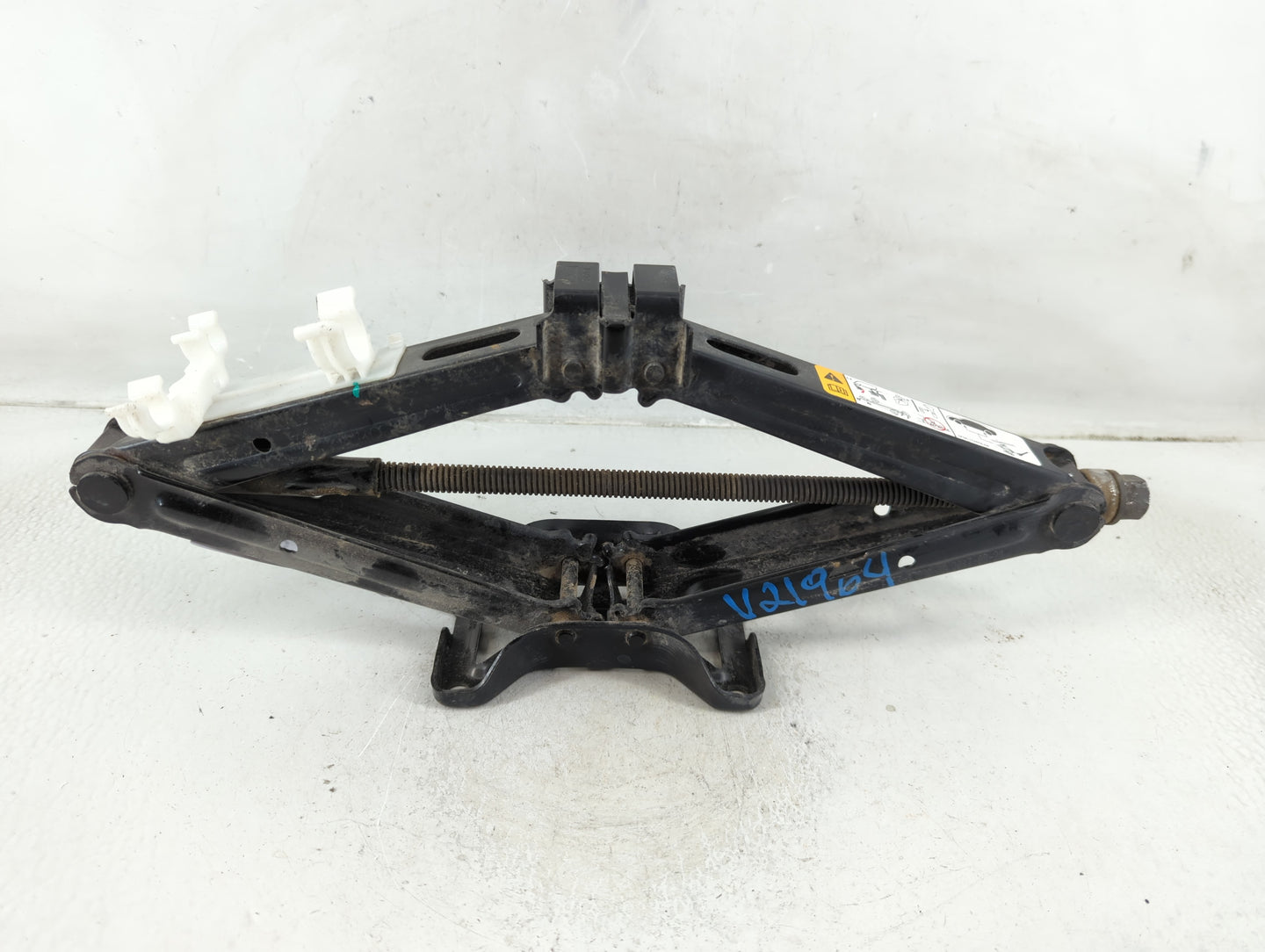 2018 Ford Explorer Spare Scissor Car Jack - Oemusedautoparts1.com